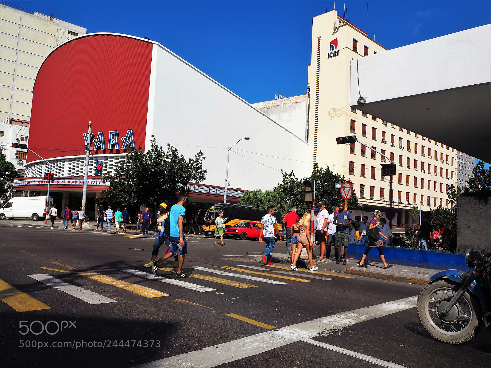 Olympus OM-D E-M10 II sample photo. Emblematic corner in havana photography