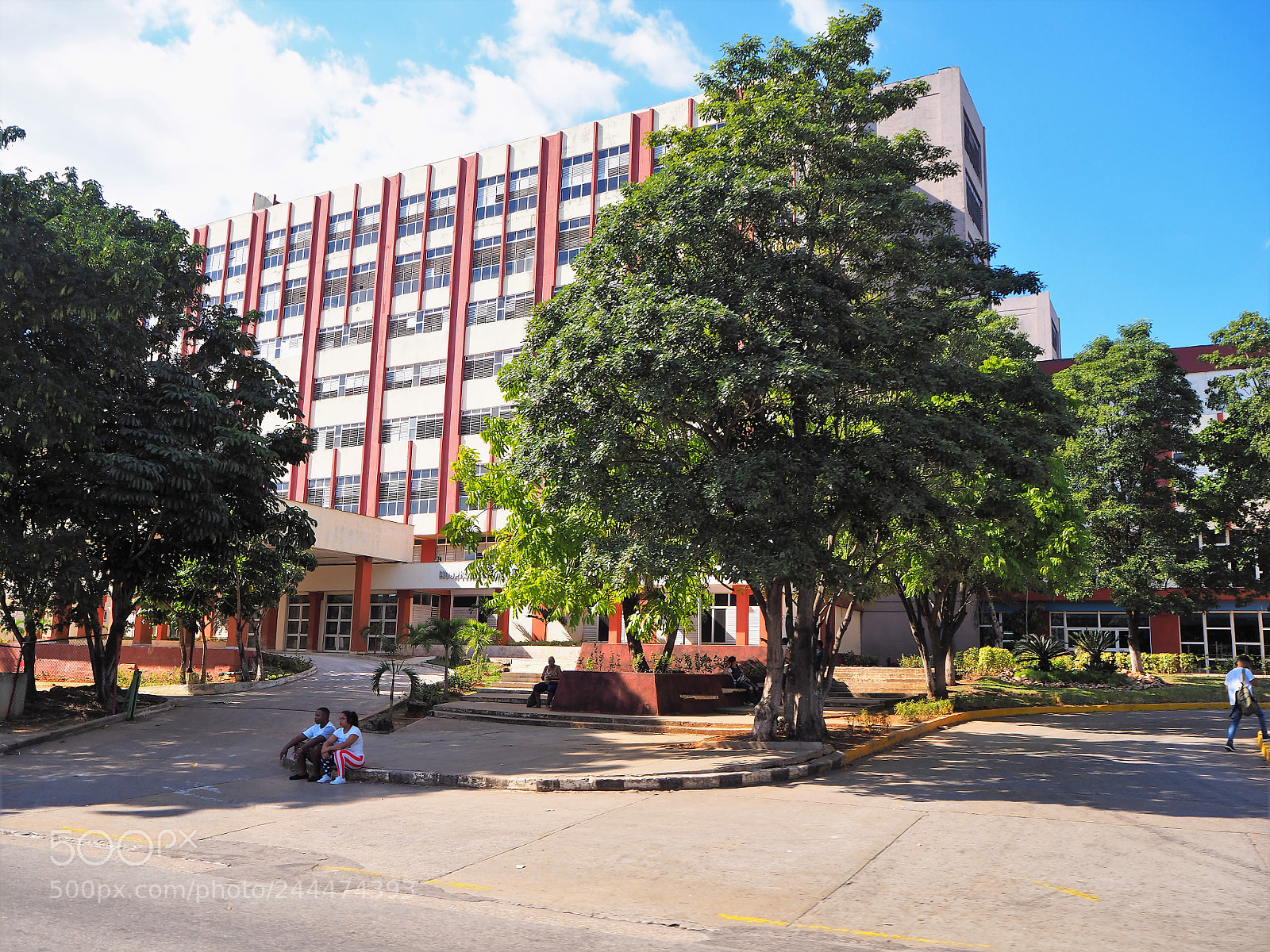 Olympus OM-D E-M10 II sample photo. Marianao pediatric hospital in photography