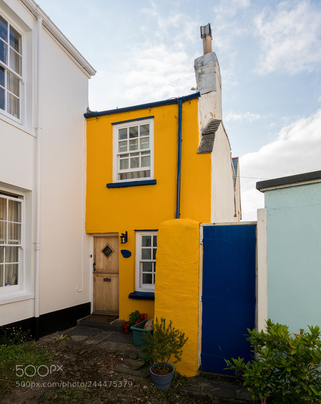 Sony a7R II sample photo. Colorful painted houses in photography