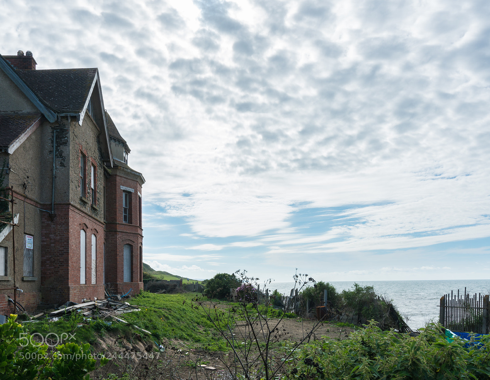 Sony a7R II sample photo. Old house on cliffs photography