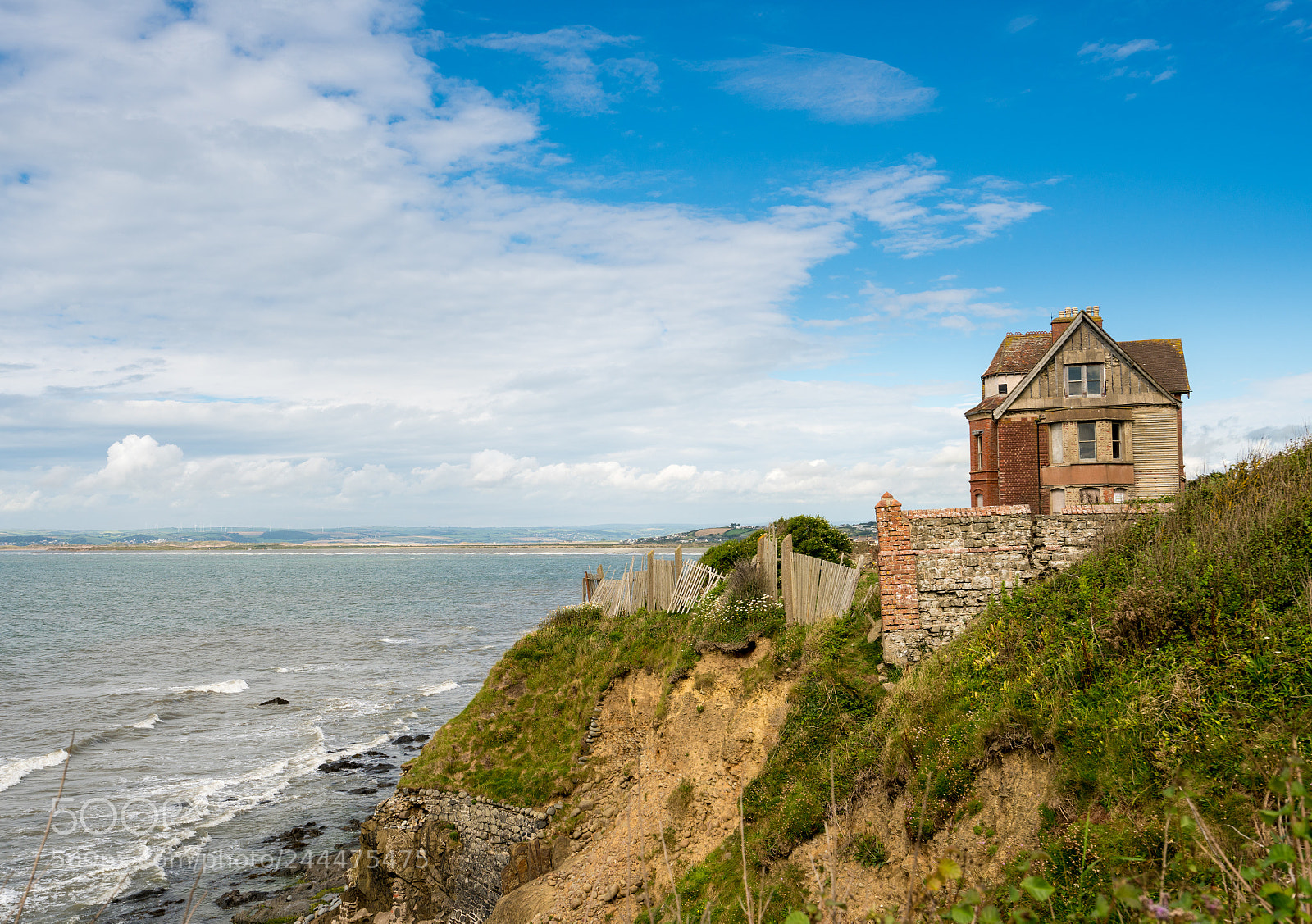 Sony a7R II sample photo. Old house on cliffs photography