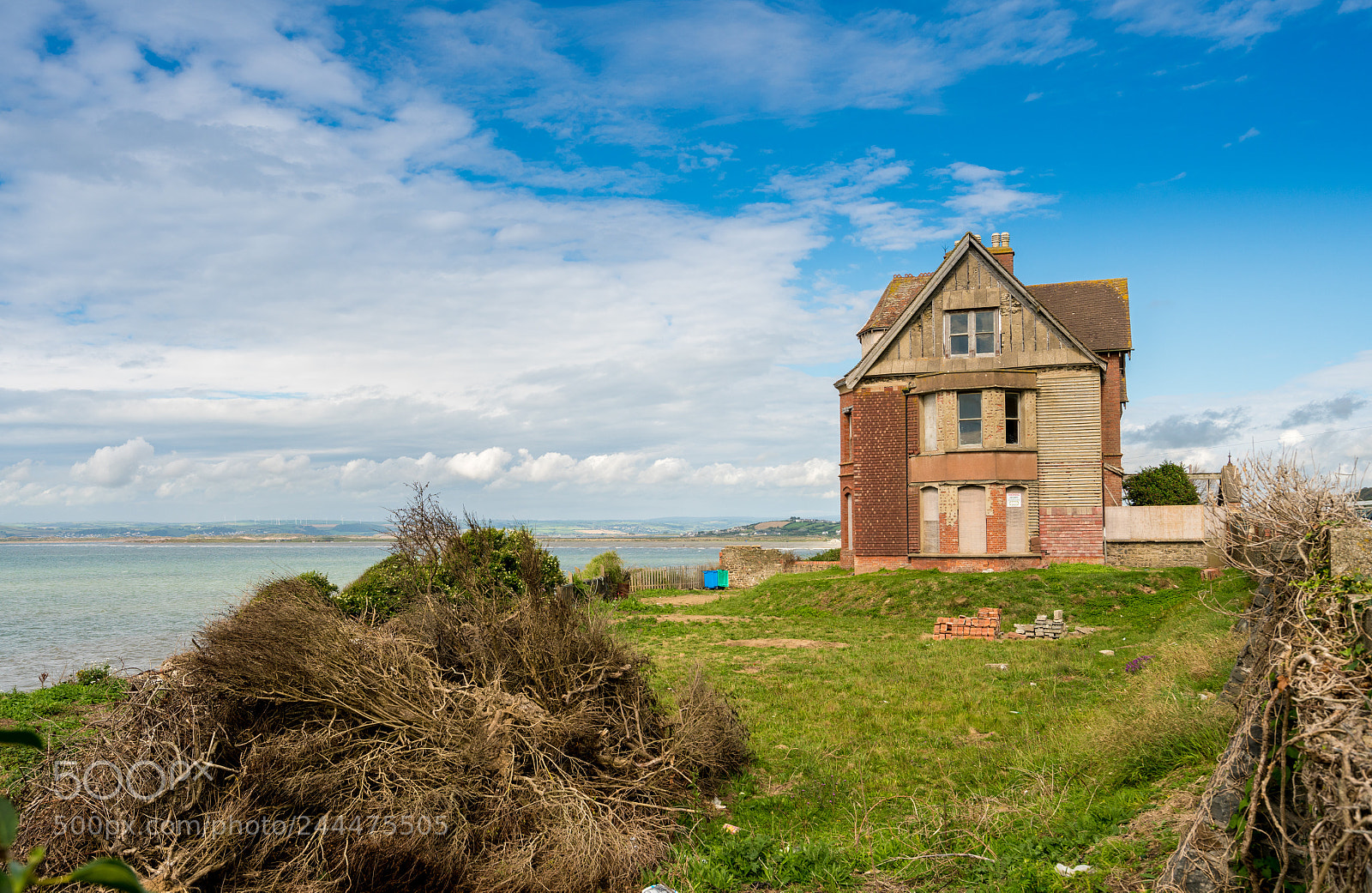 Sony a7R II sample photo. Old house on cliffs photography