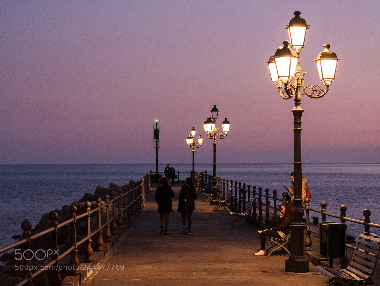 Panasonic Lumix DMC-GX85 (Lumix DMC-GX80 / Lumix DMC-GX7 Mark II) sample photo. Sunset promenade photography
