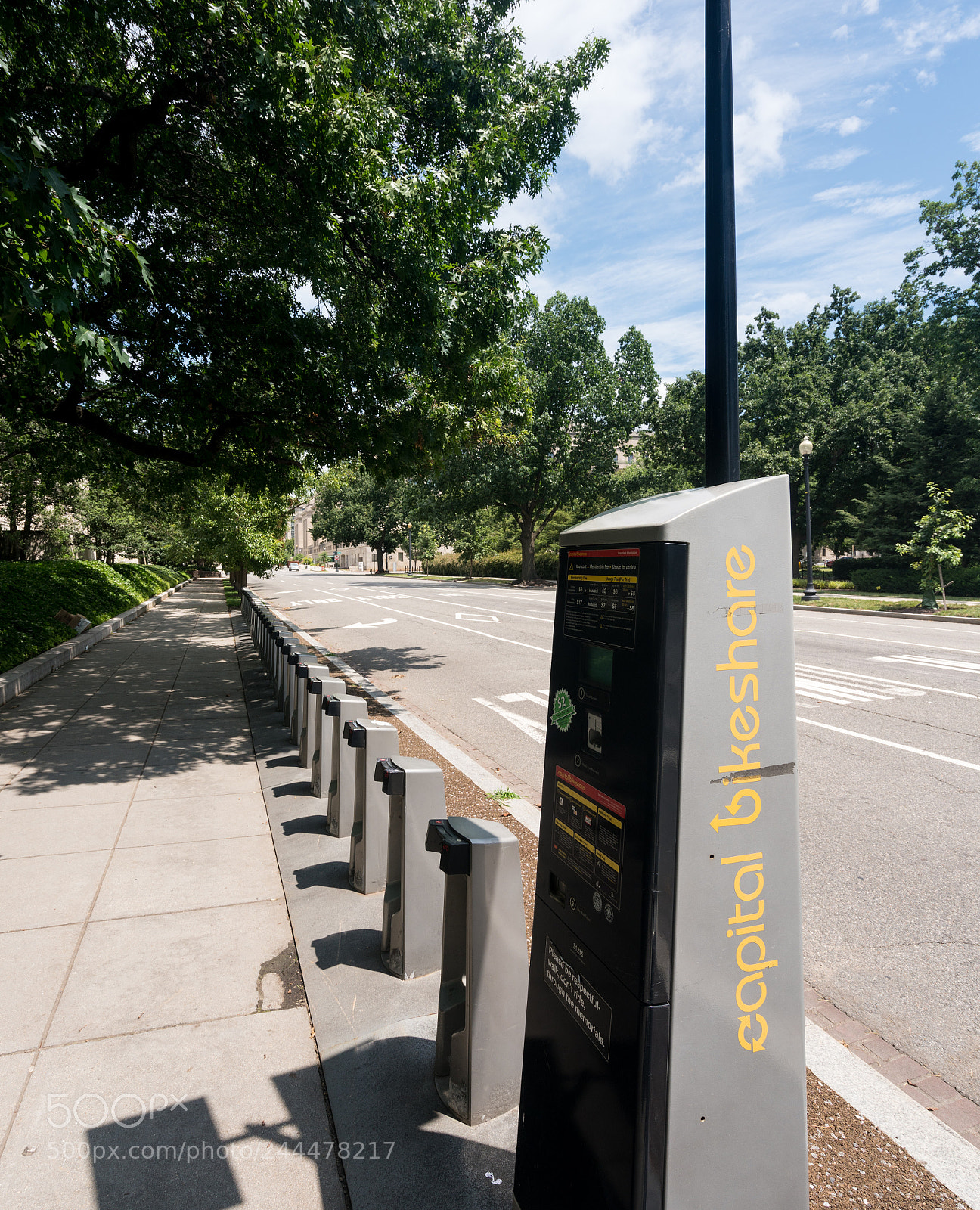 Sony a7R II sample photo. Empty row at capital photography