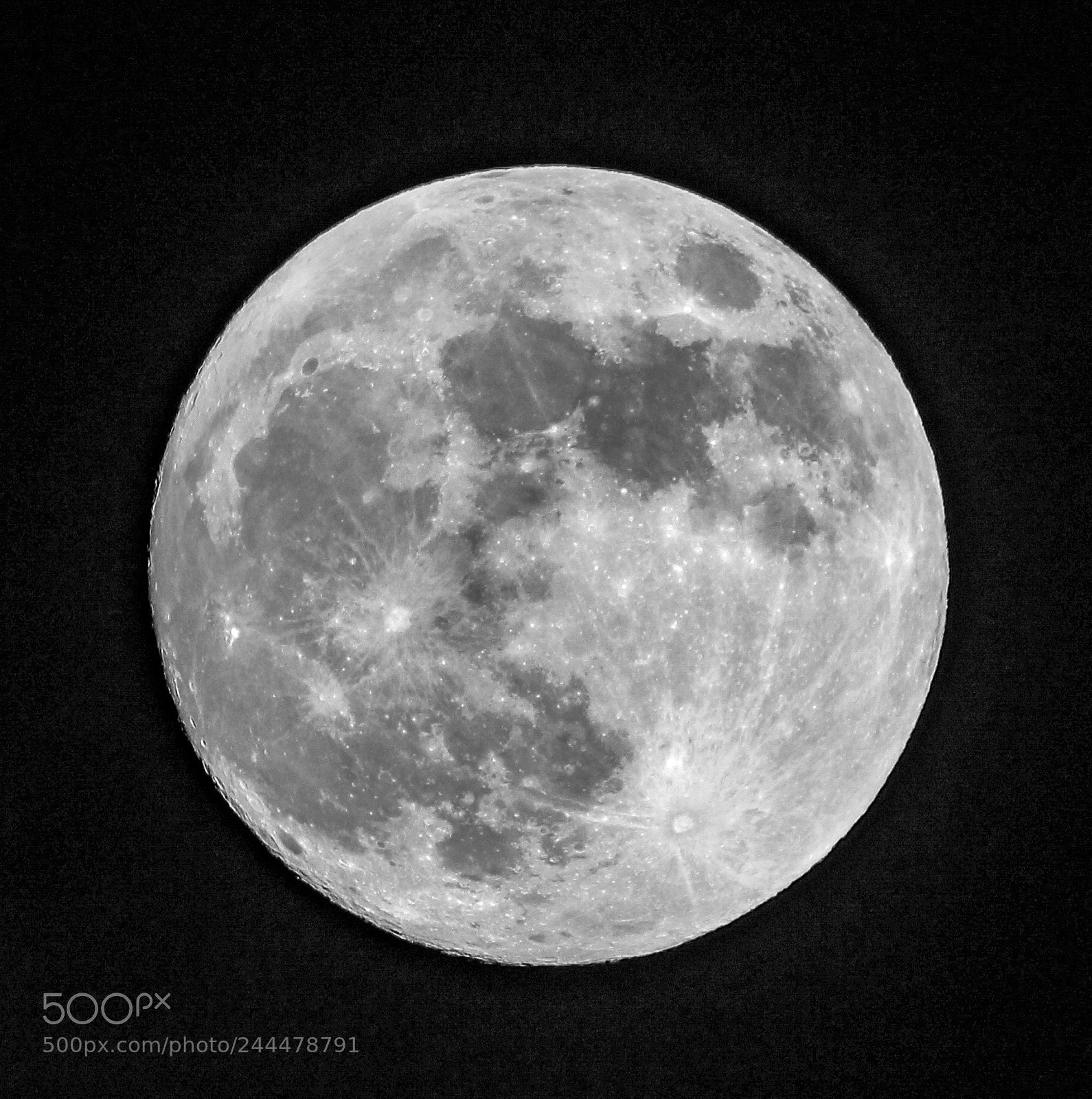 Canon EOS 1200D (EOS Rebel T5 / EOS Kiss X70 / EOS Hi) sample photo. Almost full moon #2 photography
