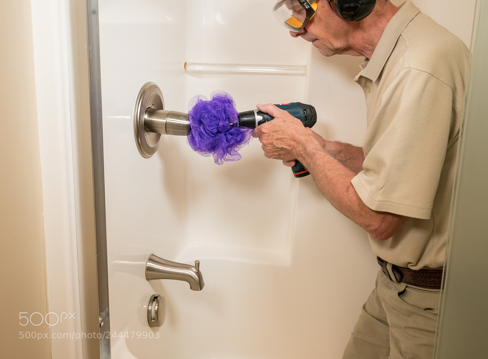 Sony a7R II sample photo. Senior man cleaning a photography