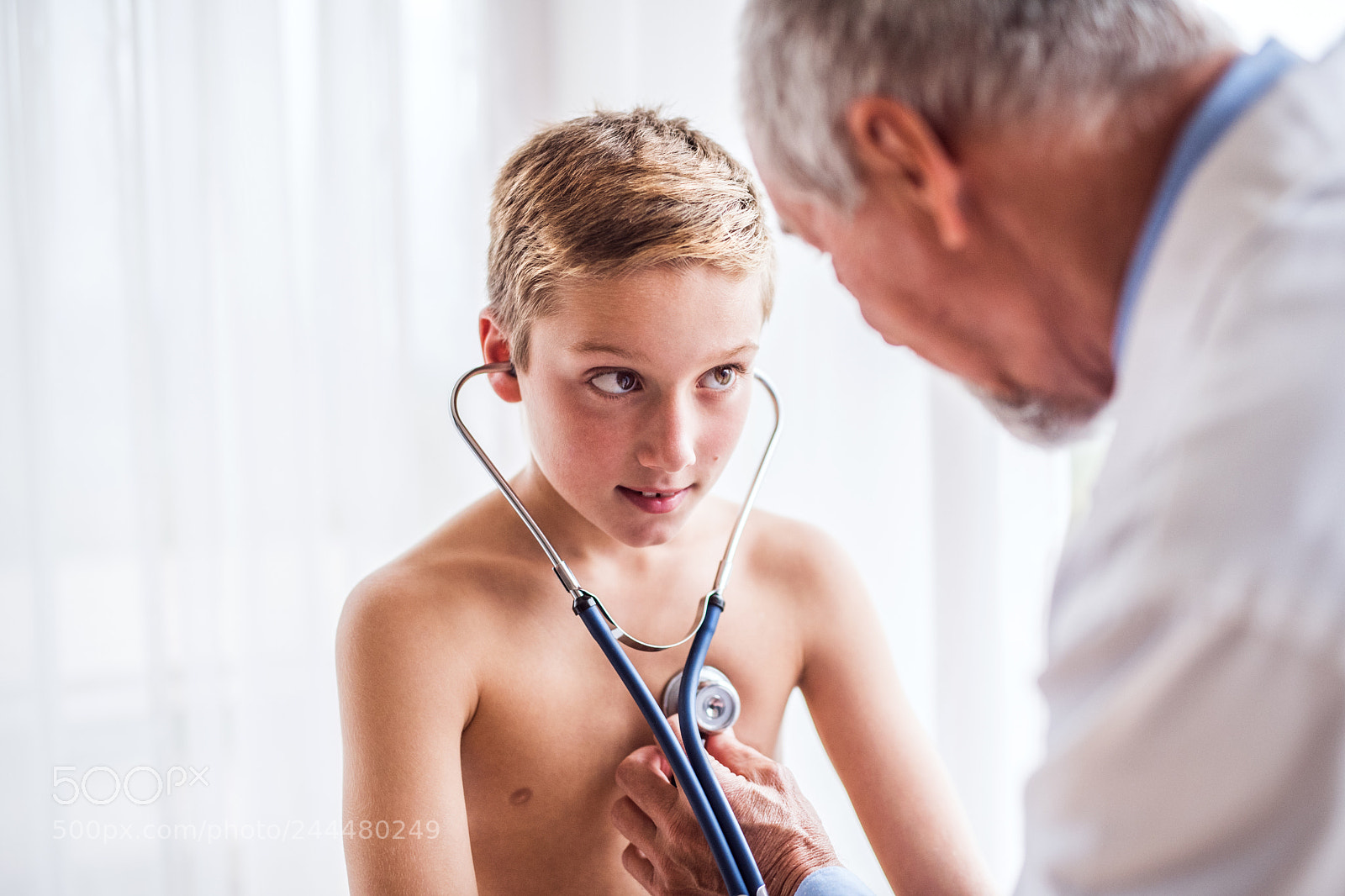 Nikon D5 sample photo. Senior doctor examining a photography