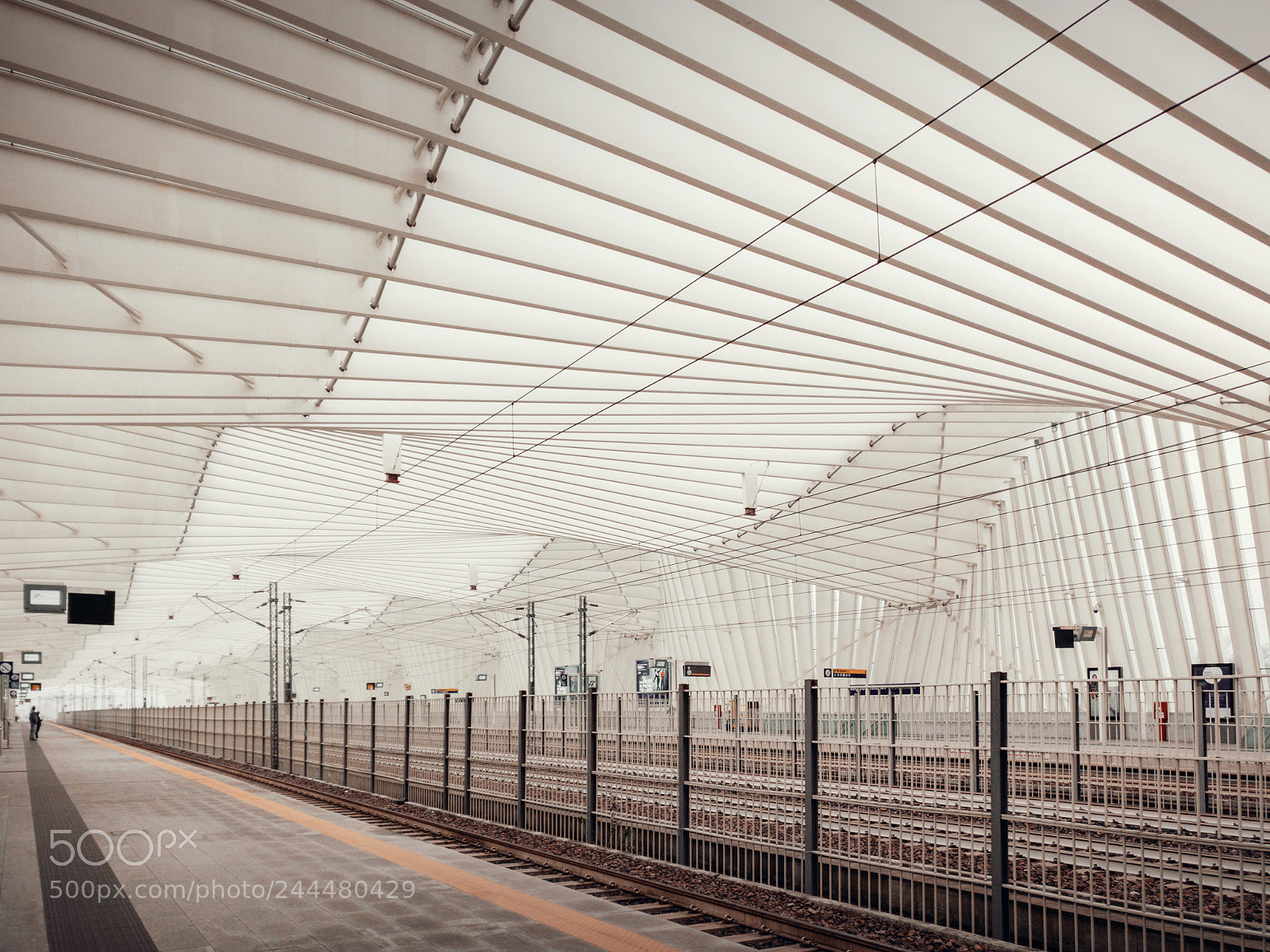 OnePlus A3003 sample photo. High speed architecture photography