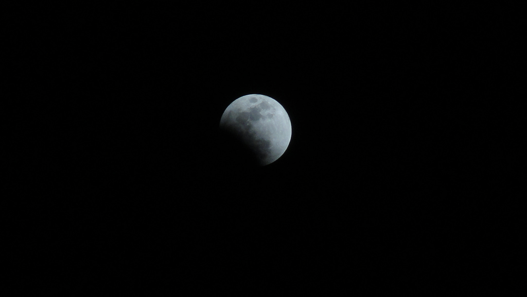 Sony Cyber-shot DSC-H55 sample photo. Total lunar eclipse photography