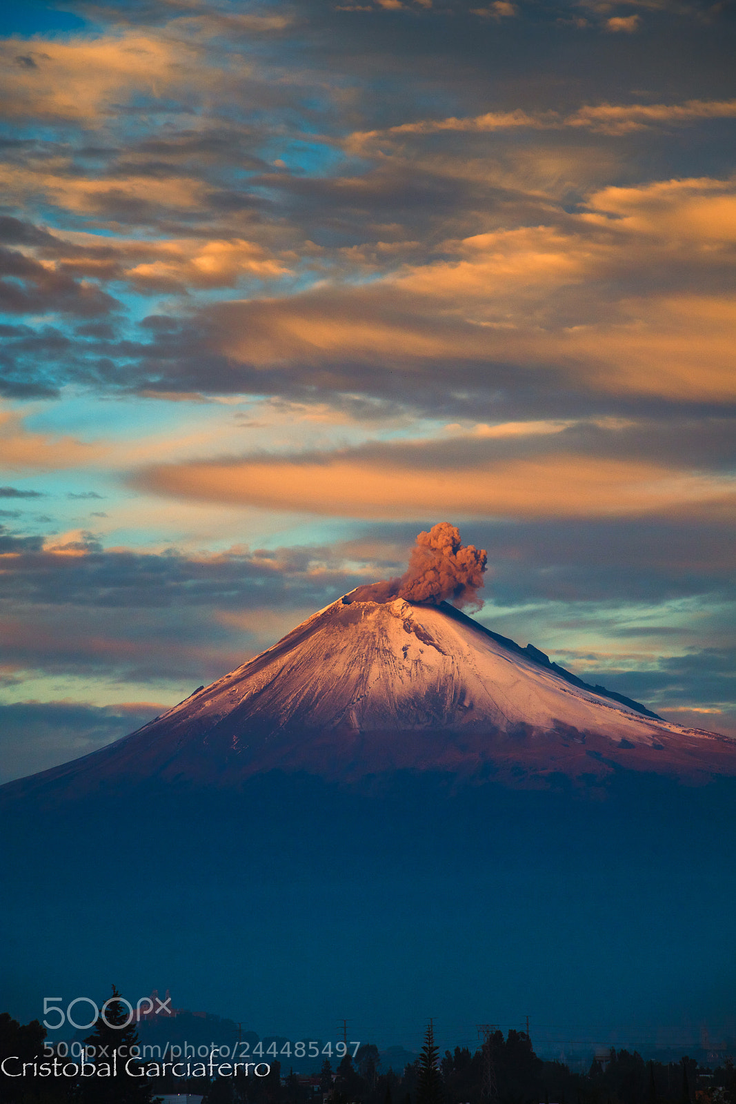 Nikon D5 sample photo. Smoking volcano in the photography