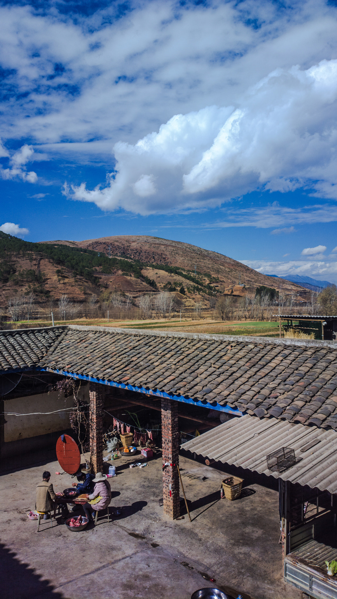 Nokia 808 PureView sample photo. Chinese farmhouse and clouds photography