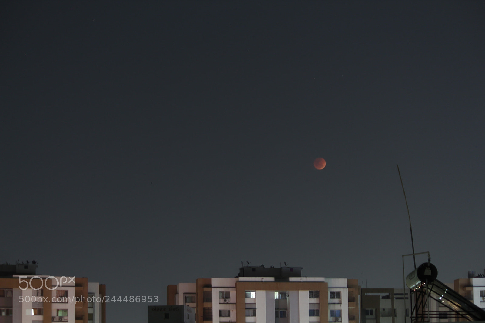 Canon EF-S 55-250mm F4-5.6 IS II sample photo. Blood moon photography