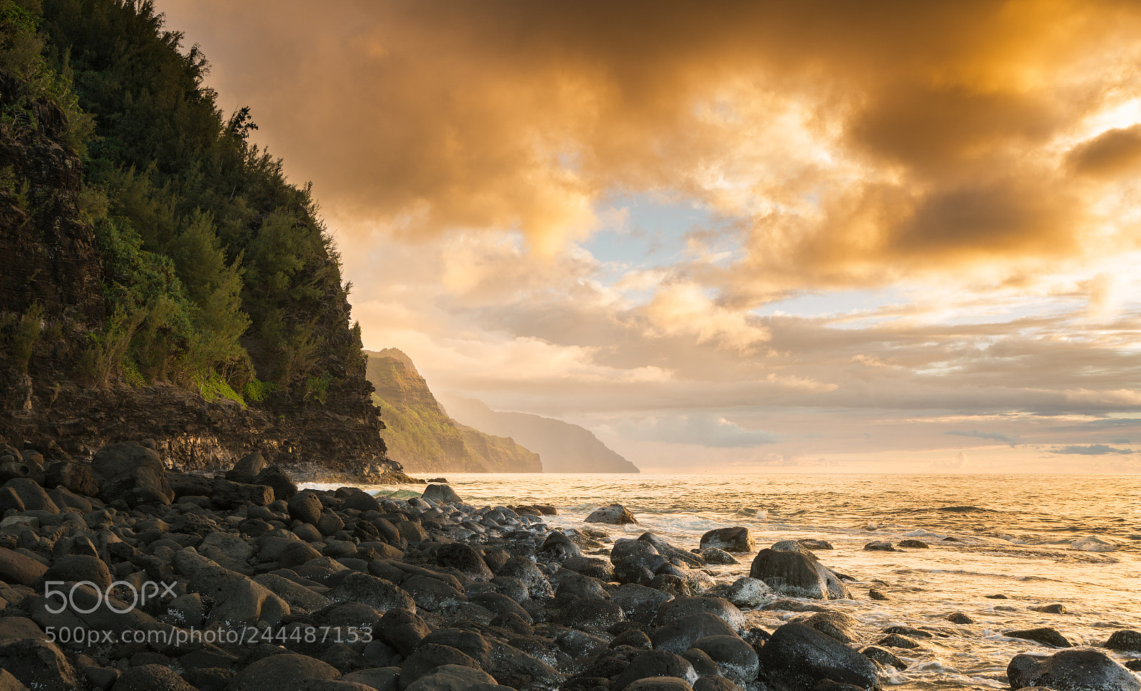 Sony a7R II sample photo. Sunset along na pali photography
