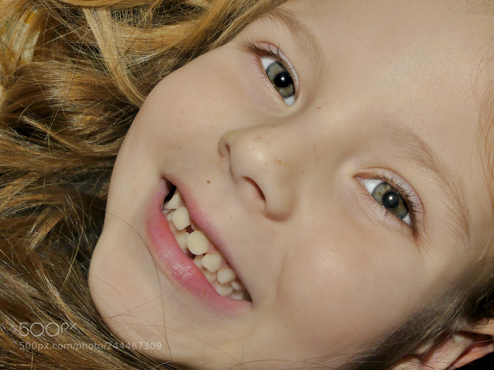 Panasonic Lumix DMC-FZ300 sample photo. Alexandra. photography