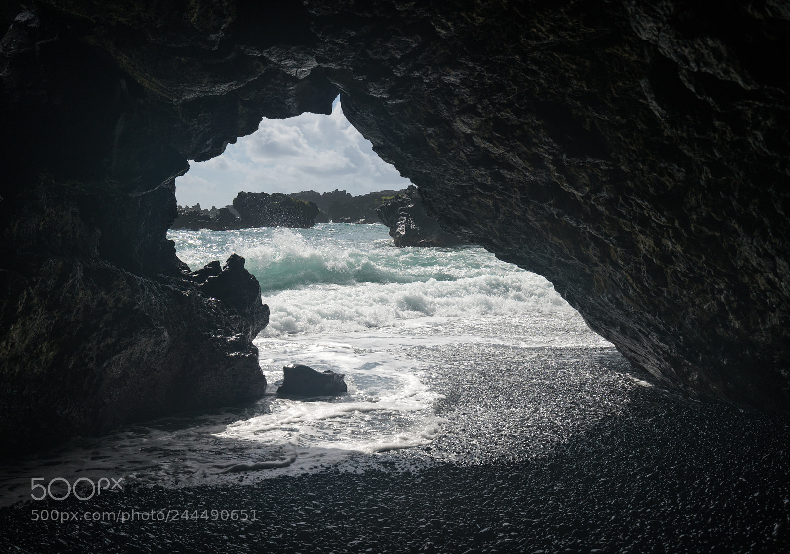 Sony a7R II sample photo. Cave entrance at waianapanapa photography