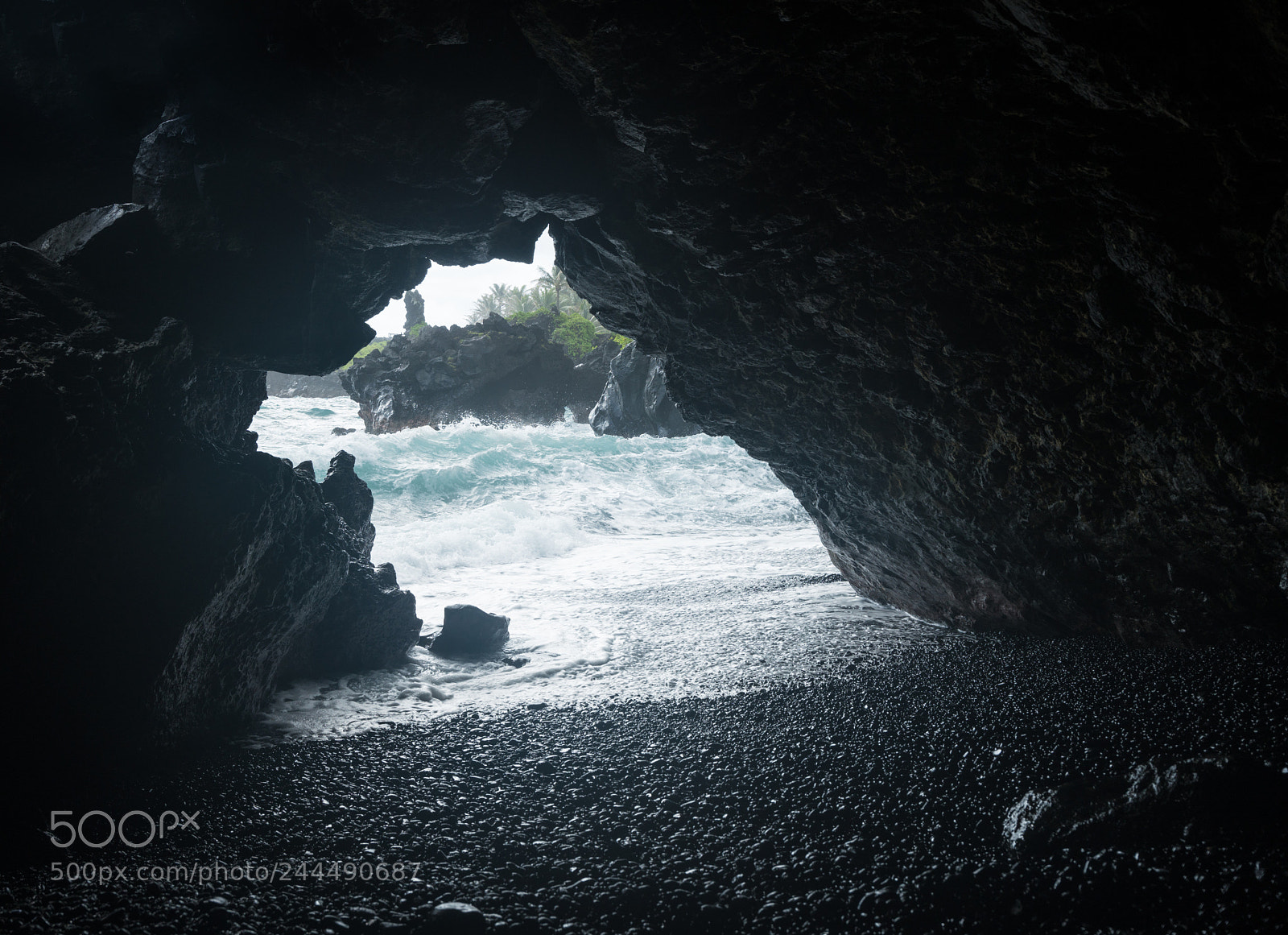 Sony a7R II sample photo. Cave entrance at waianapanapa photography