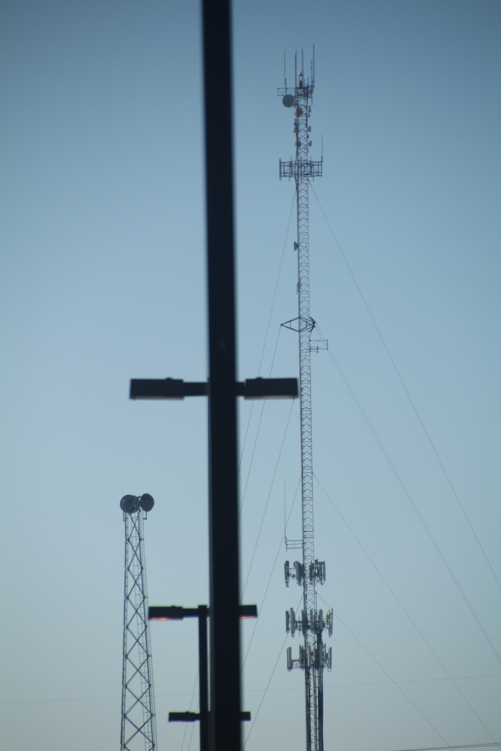Canon EOS 1200D (EOS Rebel T5 / EOS Kiss X70 / EOS Hi) sample photo. Street lights and electronic communication. photography