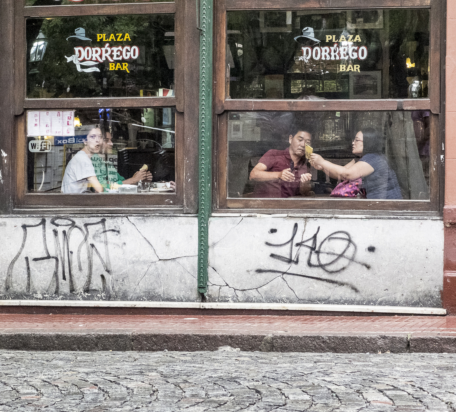 Fujifilm X10 sample photo. The window of a photography
