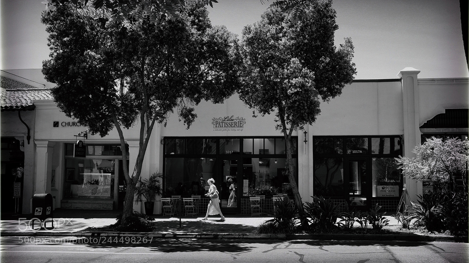 Fujifilm X100T sample photo. Santa barbara woman walking photography