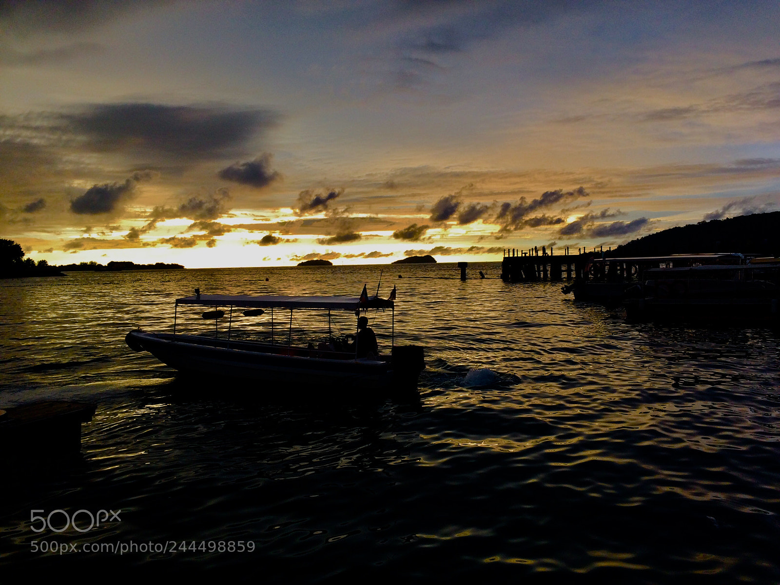 Apple iPhone 5s sample photo. Jesselton point ferry terminal photography