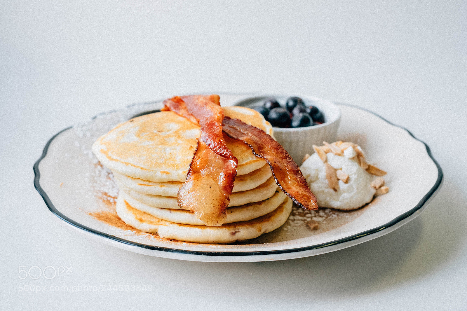 Fujifilm X-E2S sample photo. Cafe neon - brunch photography