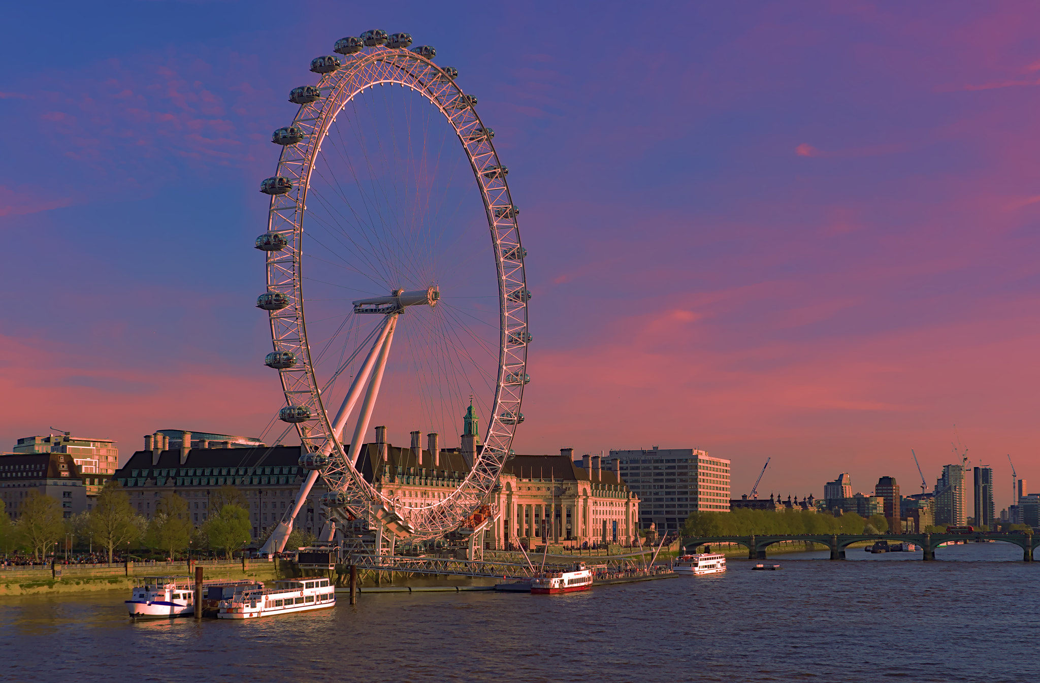 Canon EOS 600D (Rebel EOS T3i / EOS Kiss X5) + Canon EF 28-80mm f/3.5-5.6 sample photo. Sunset on london eye photography