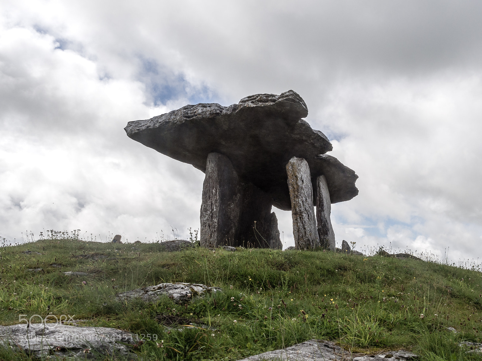 Olympus OM-D E-M10 II sample photo. Poulnabrone dolmen, ireland photography