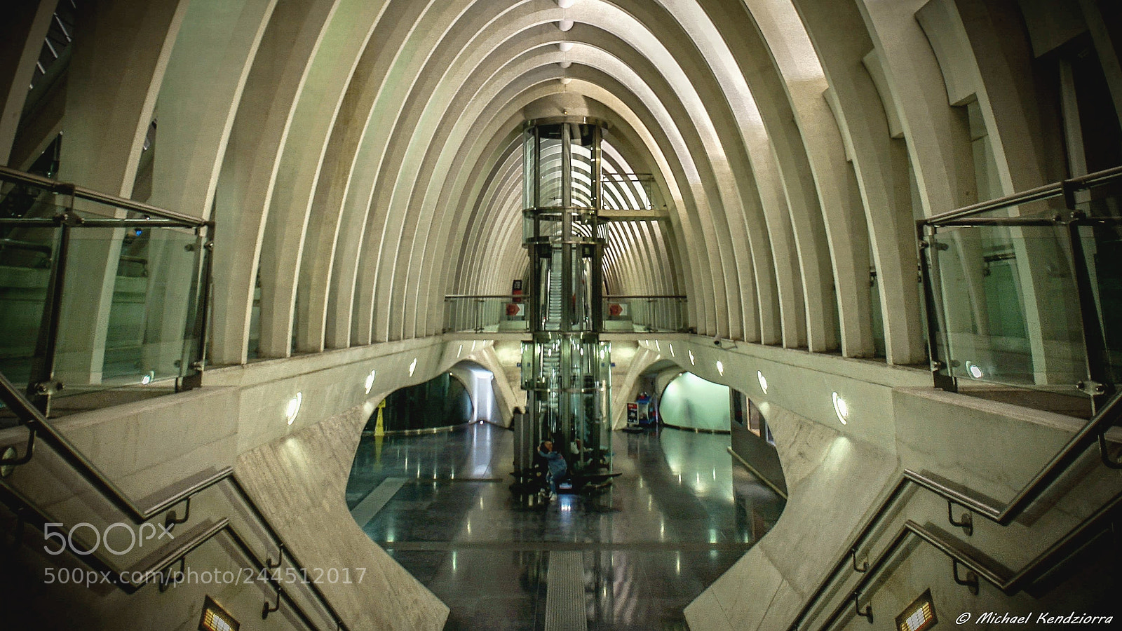 Sony a7 II sample photo. In the station photography