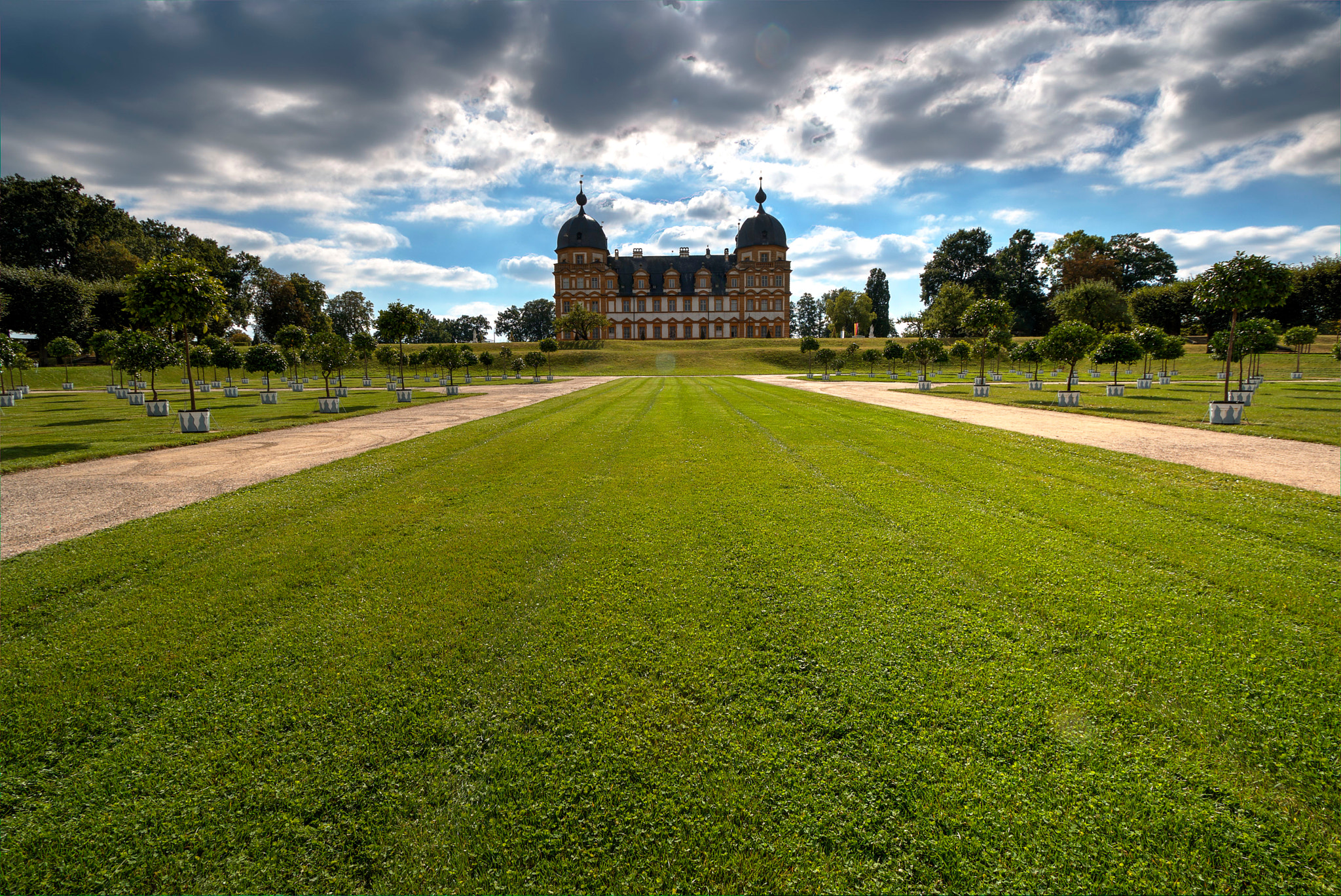 Canon EOS 70D + Canon EF-S 10-22mm F3.5-4.5 USM sample photo. Herbstanfang am schloss seehof photography