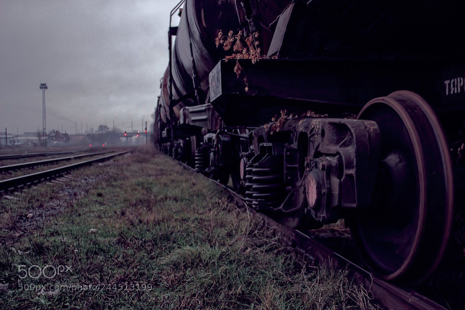 Canon EOS 600D (Rebel EOS T3i / EOS Kiss X5) sample photo. Track wheels photography