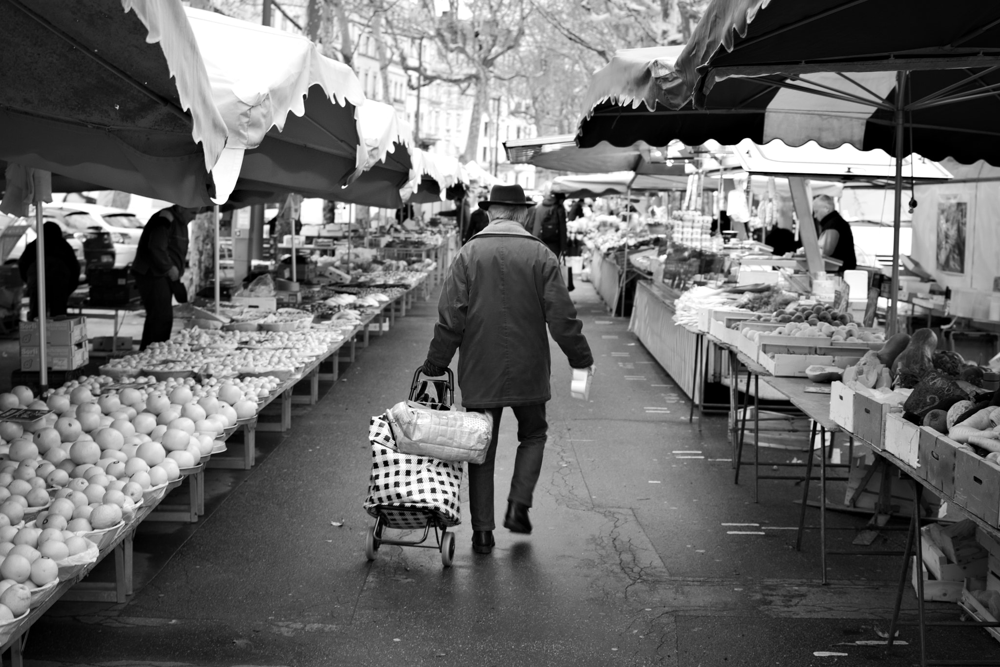 Nikon AF-S DX Nikkor 35mm F1.8G sample photo. First step of a good meal, lyon (france) photography
