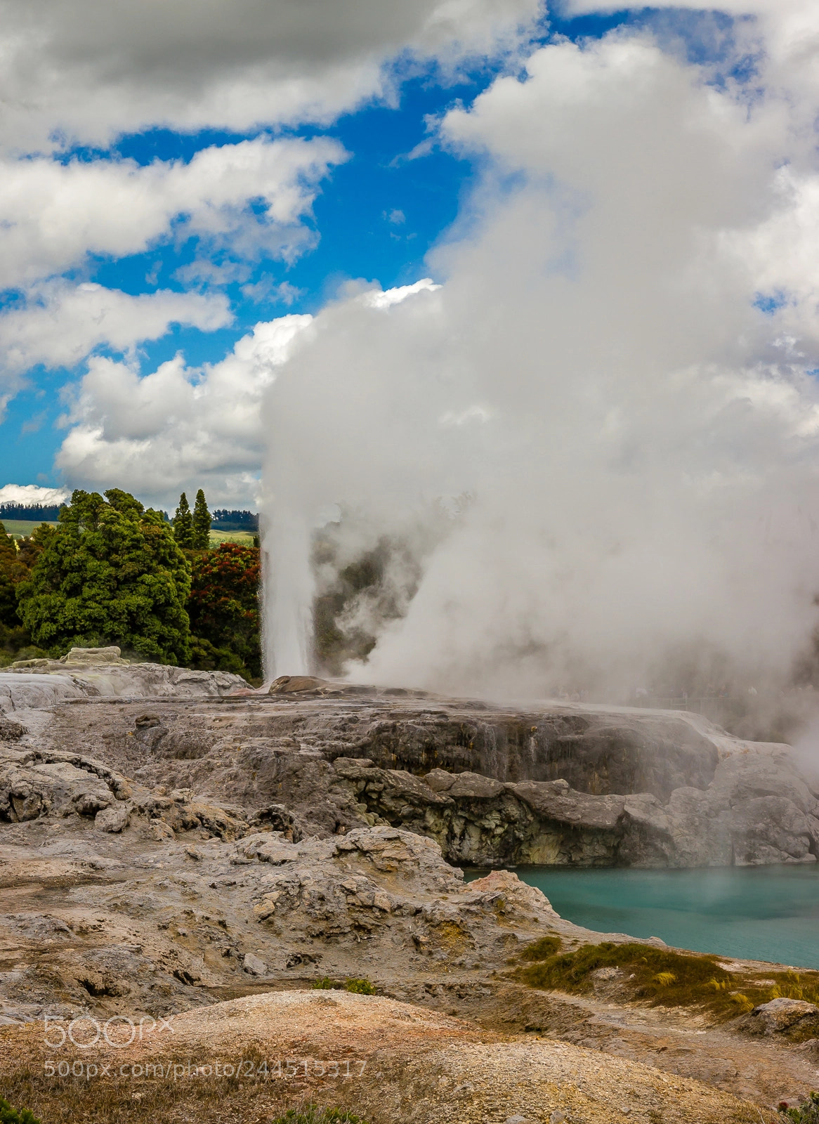 Canon EOS 550D (EOS Rebel T2i / EOS Kiss X4) sample photo. Rotorua geyser photography