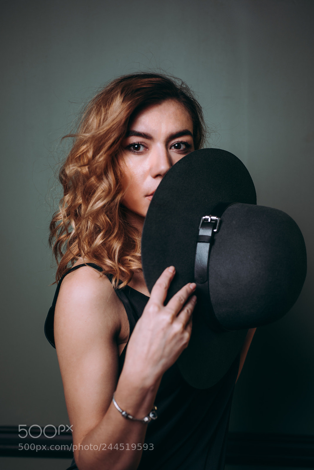 Nikon D810 sample photo. Girl with a secret photography