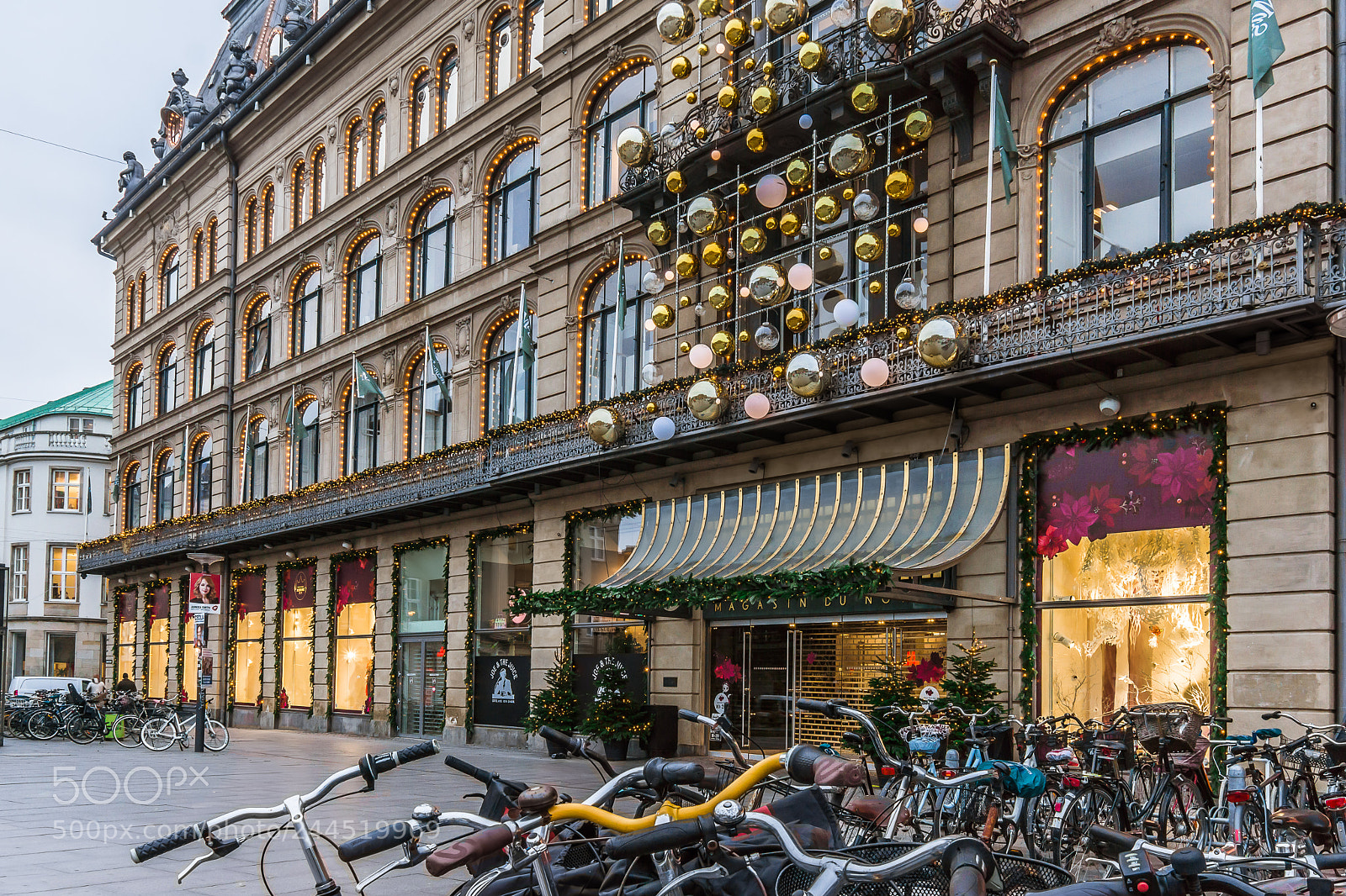 Sony Alpha NEX-7 sample photo. Christmas decorations at magasin photography