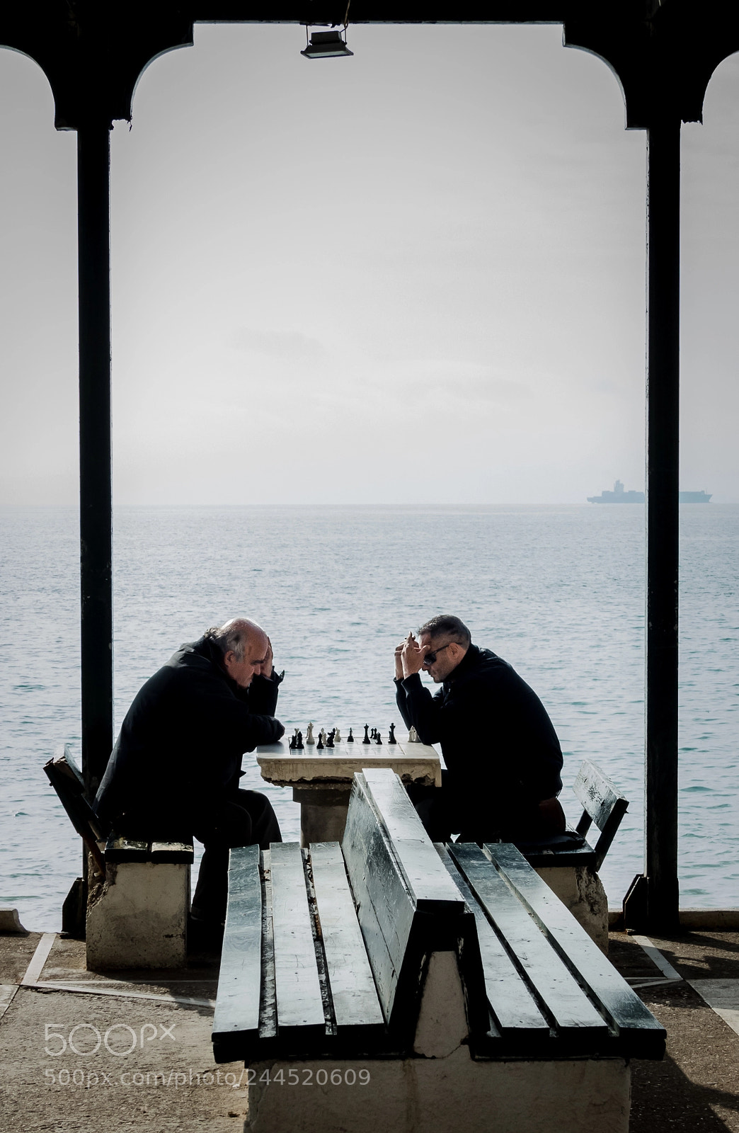 Panasonic Lumix DMC-FZ200 sample photo. Playing chess next to photography