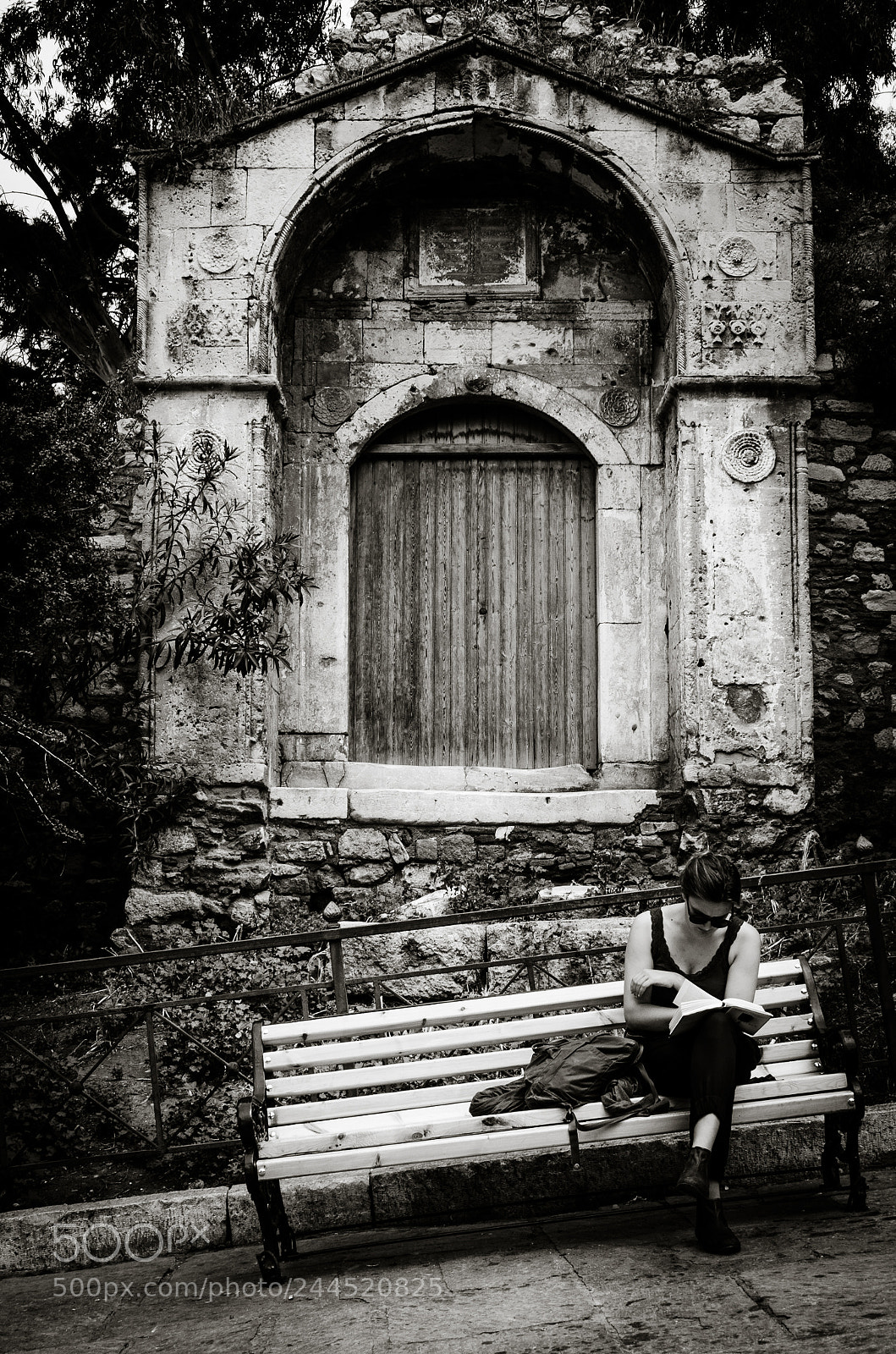 Nikon D5100 sample photo. A good book, a photography
