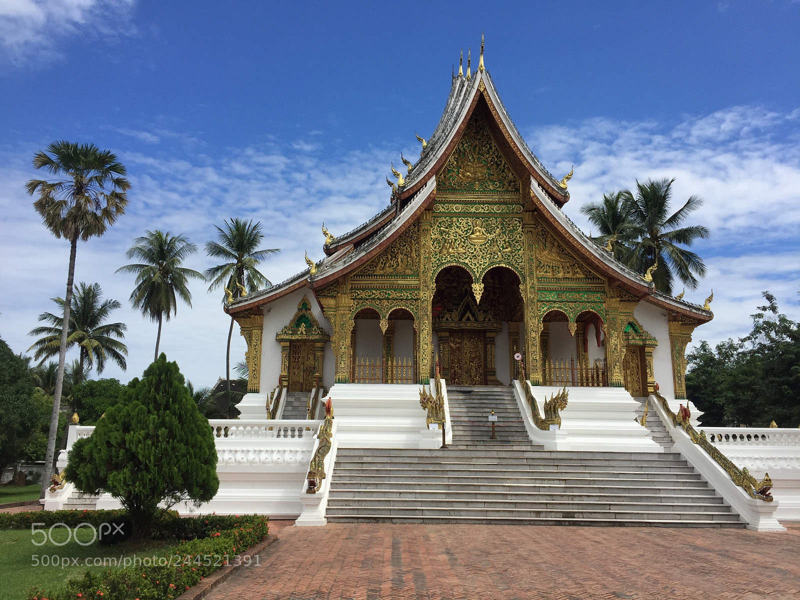 Apple iPhone 6 sample photo. Golden temple in luang photography