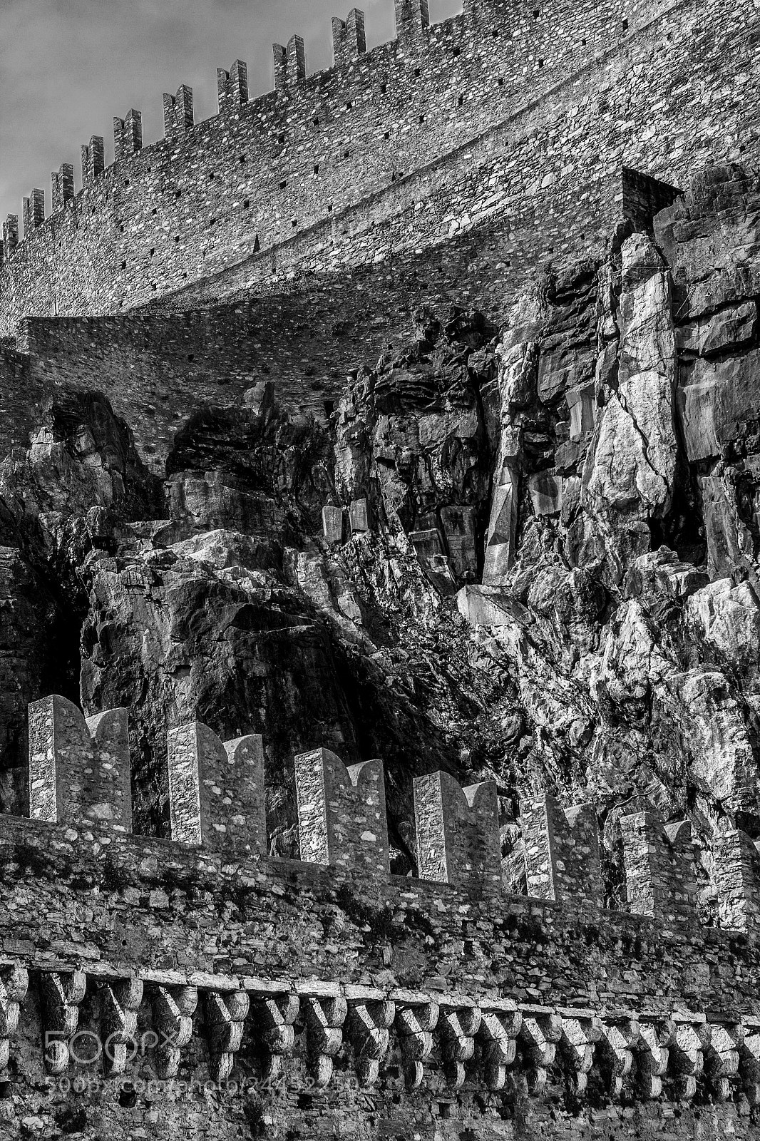 Canon EOS 550D (EOS Rebel T2i / EOS Kiss X4) sample photo. Medieval wall of the photography