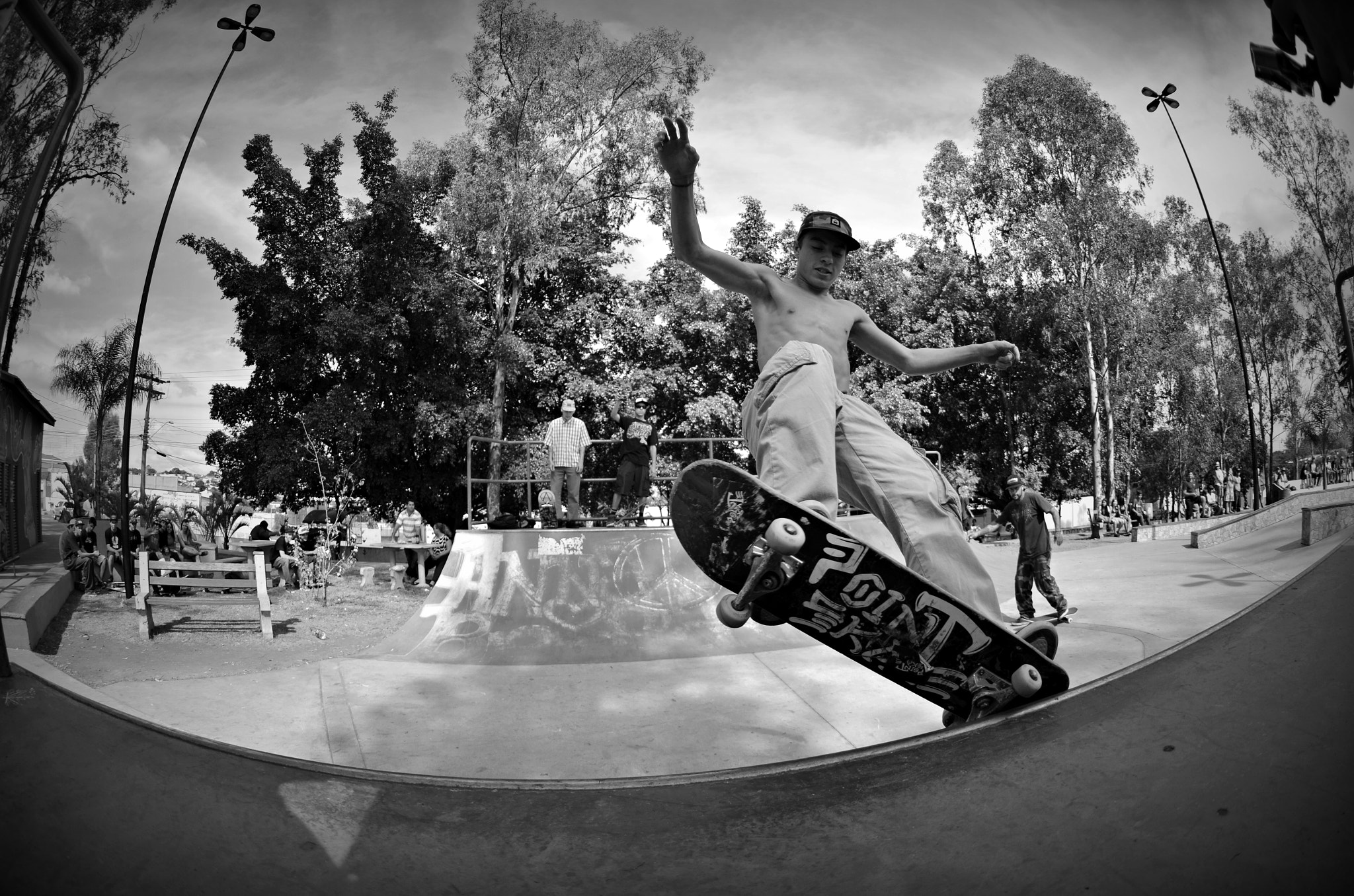 Nikon AF DX Fisheye-Nikkor 10.5mm F2.8G ED sample photo. "point skate" photography