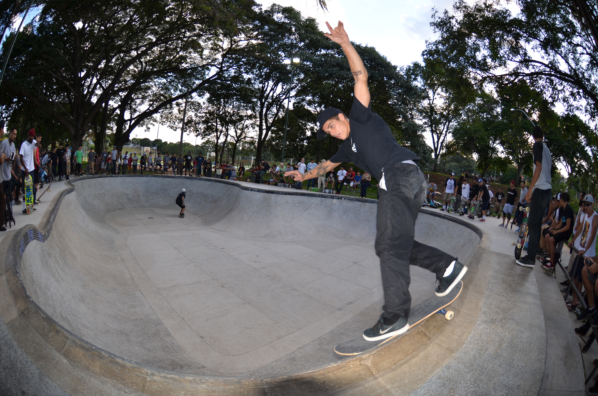 Nikon AF DX Fisheye-Nikkor 10.5mm F2.8G ED sample photo. Felipe foguinho - drop dead tour photography