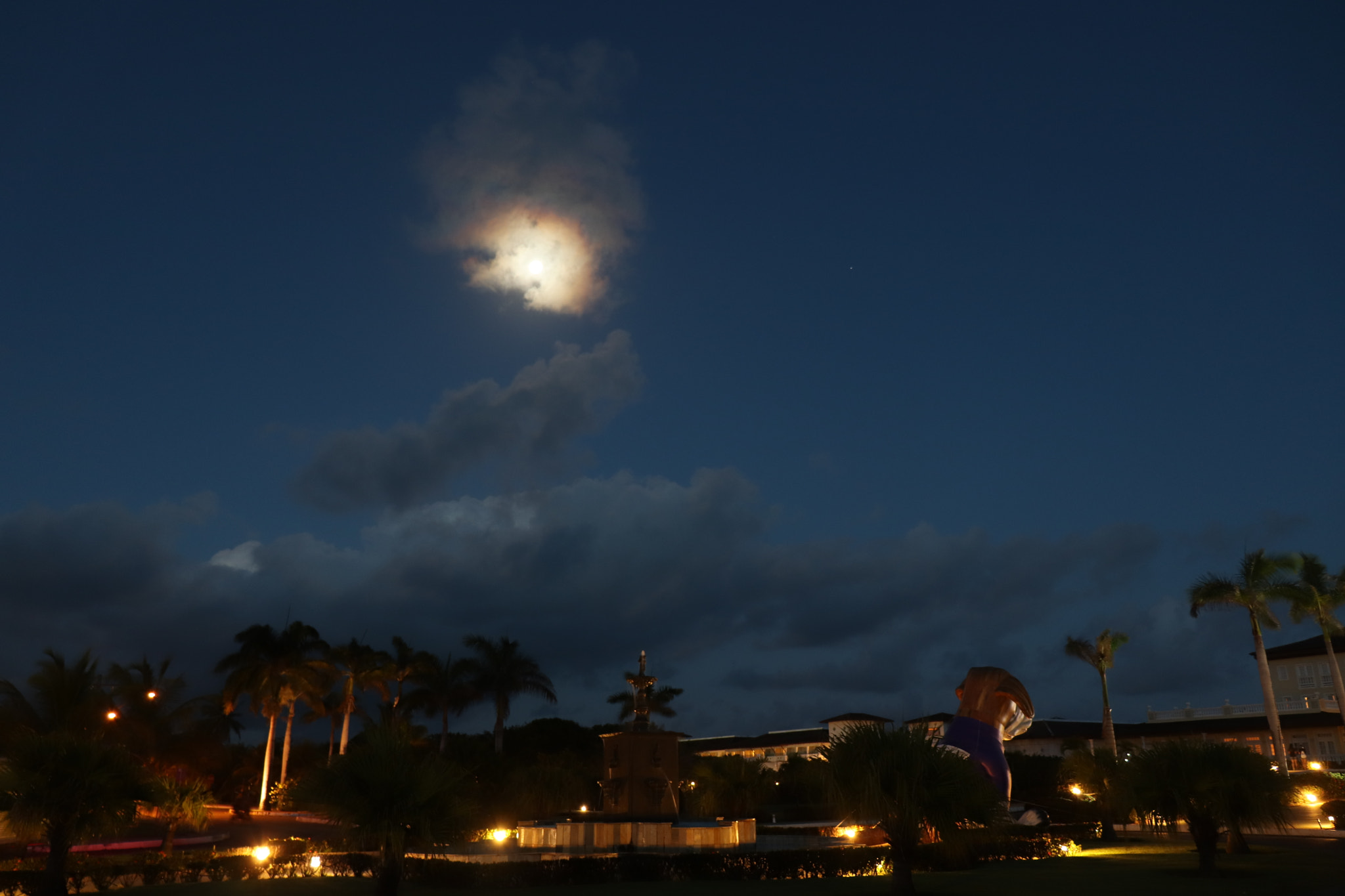 Canon EOS 800D (EOS Rebel T7i / EOS Kiss X9i) sample photo. Moonlight photography