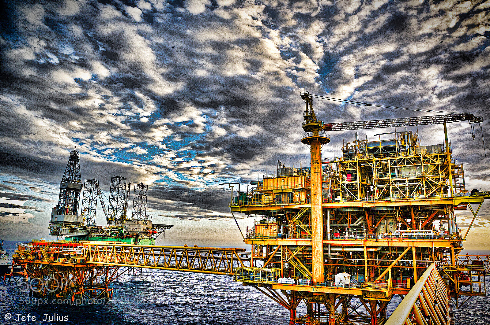 Sony Alpha NEX-5R sample photo. Steel and clouds photography