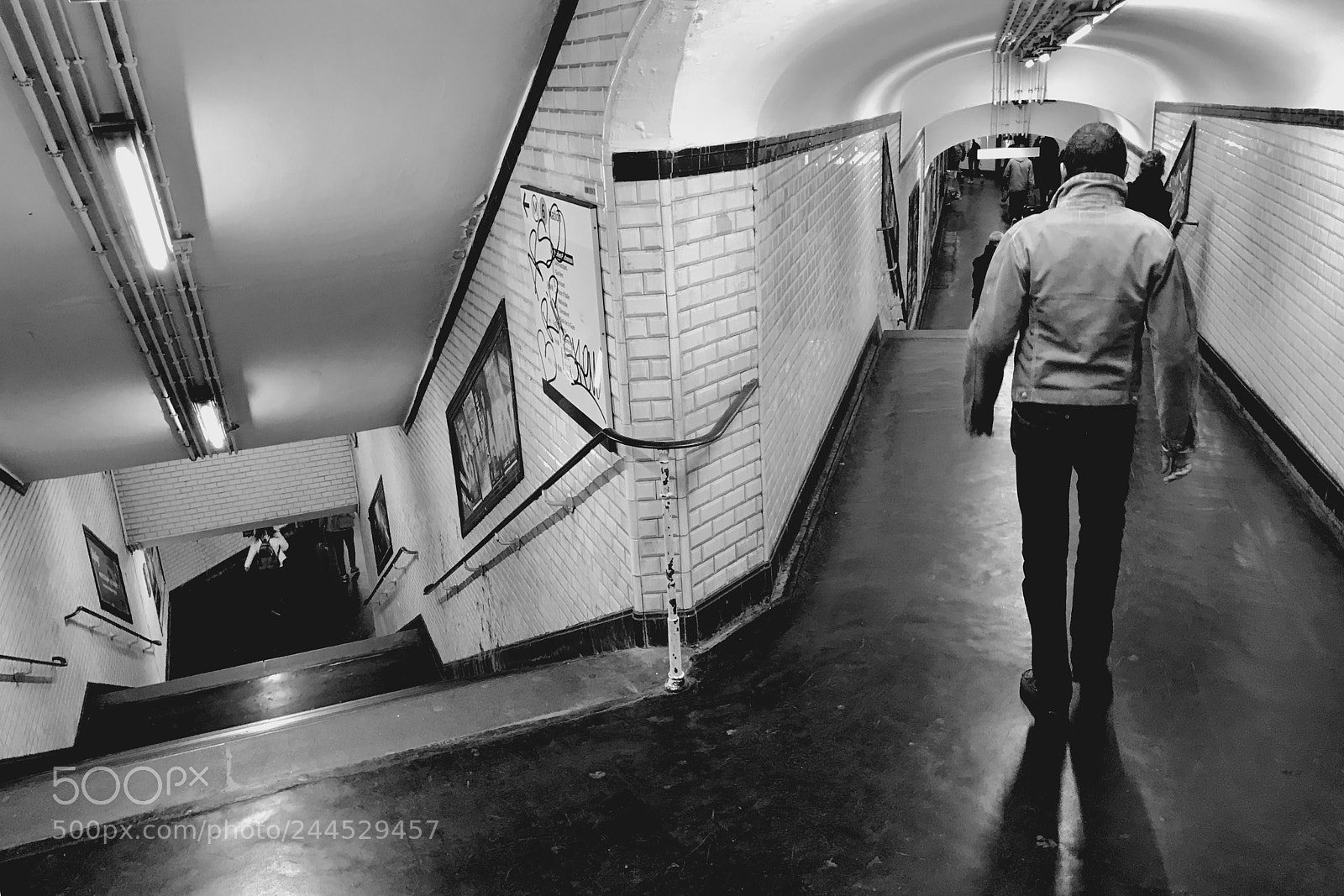 Apple iPhone 7 sample photo. Paris subway photography
