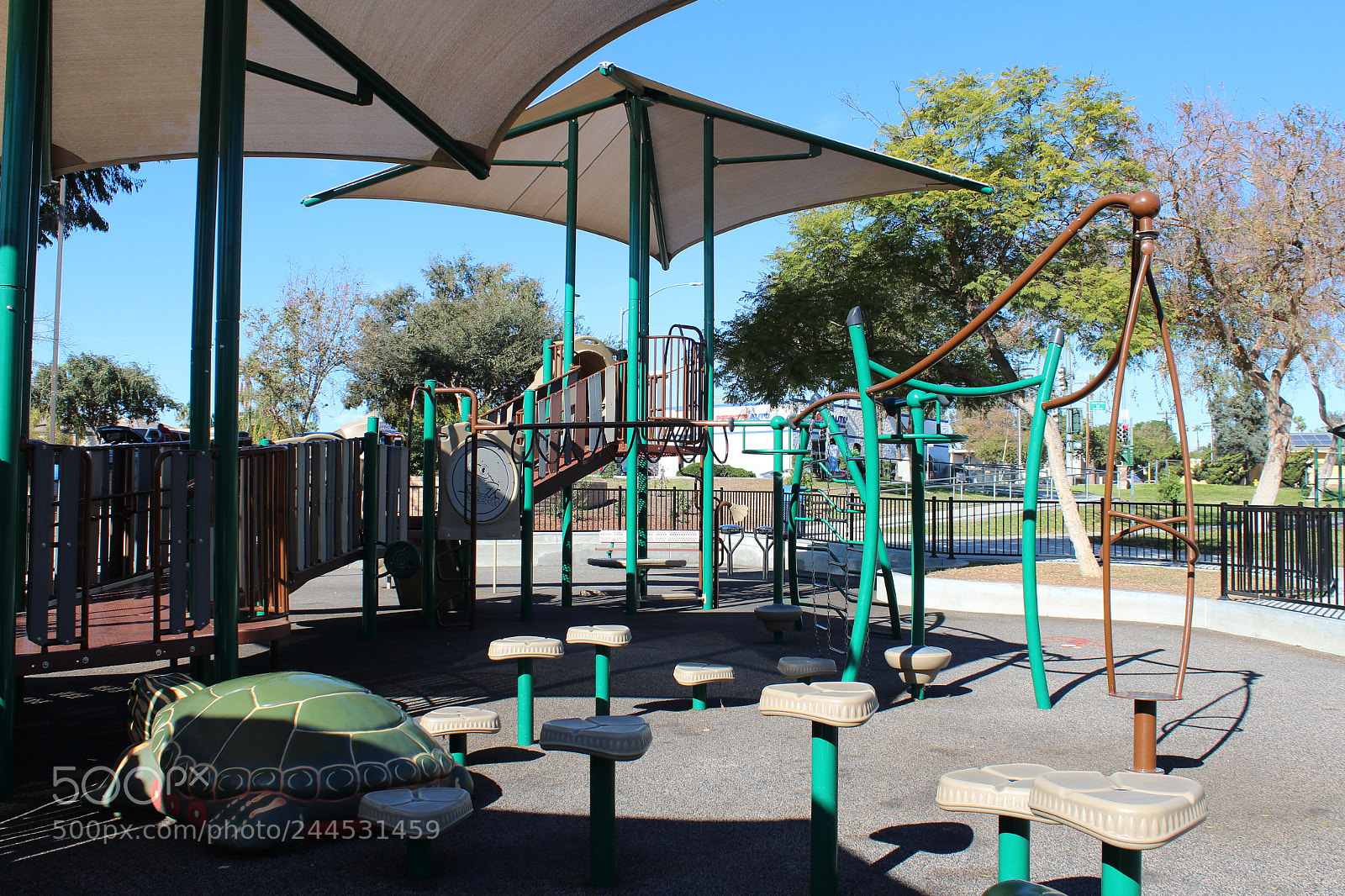 Canon EOS 1300D (EOS Rebel T6 / EOS Kiss X80) sample photo. Playground photography