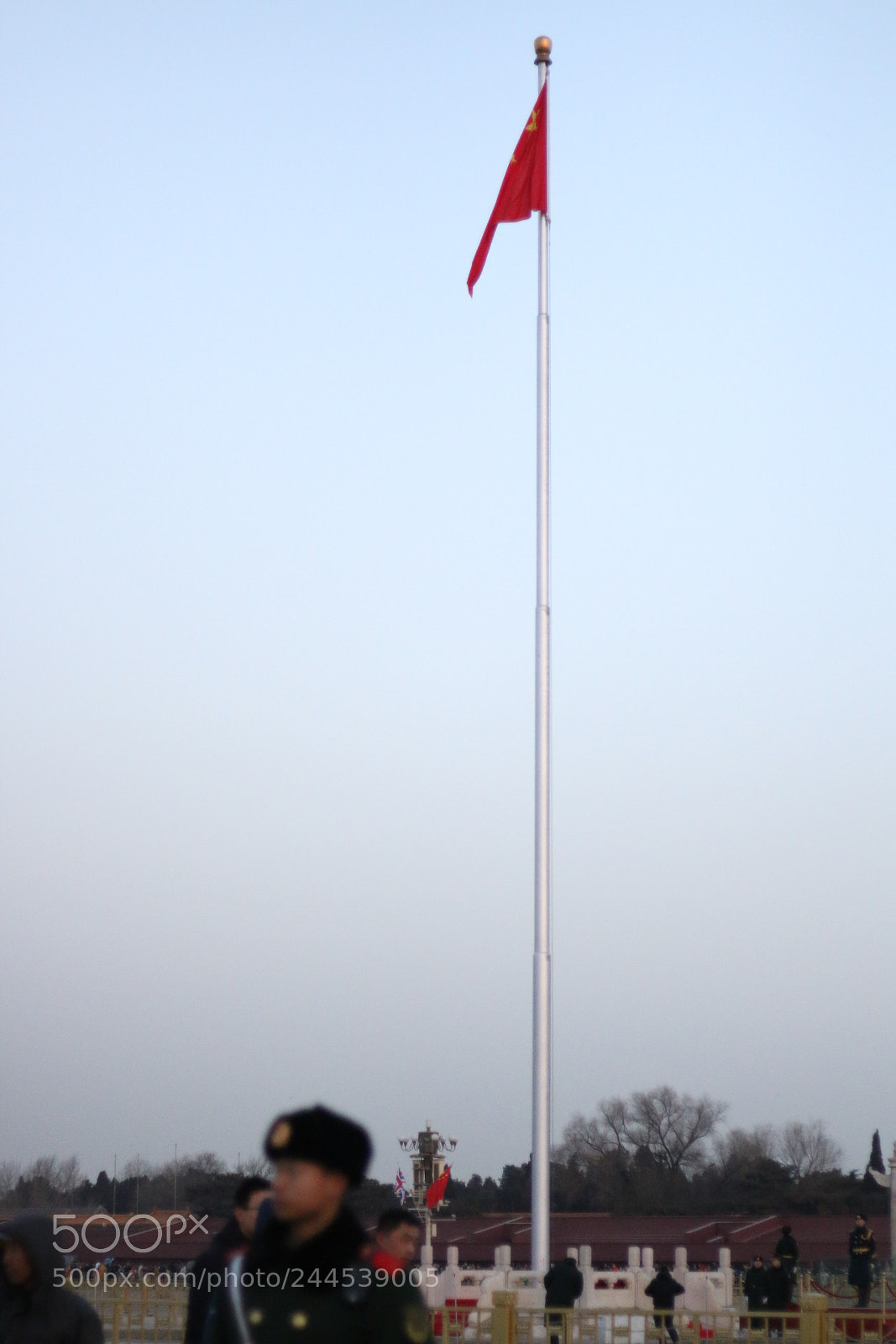 Canon EOS 70D + Canon EF 50mm F1.8 STM sample photo. 天安门升旗 photography