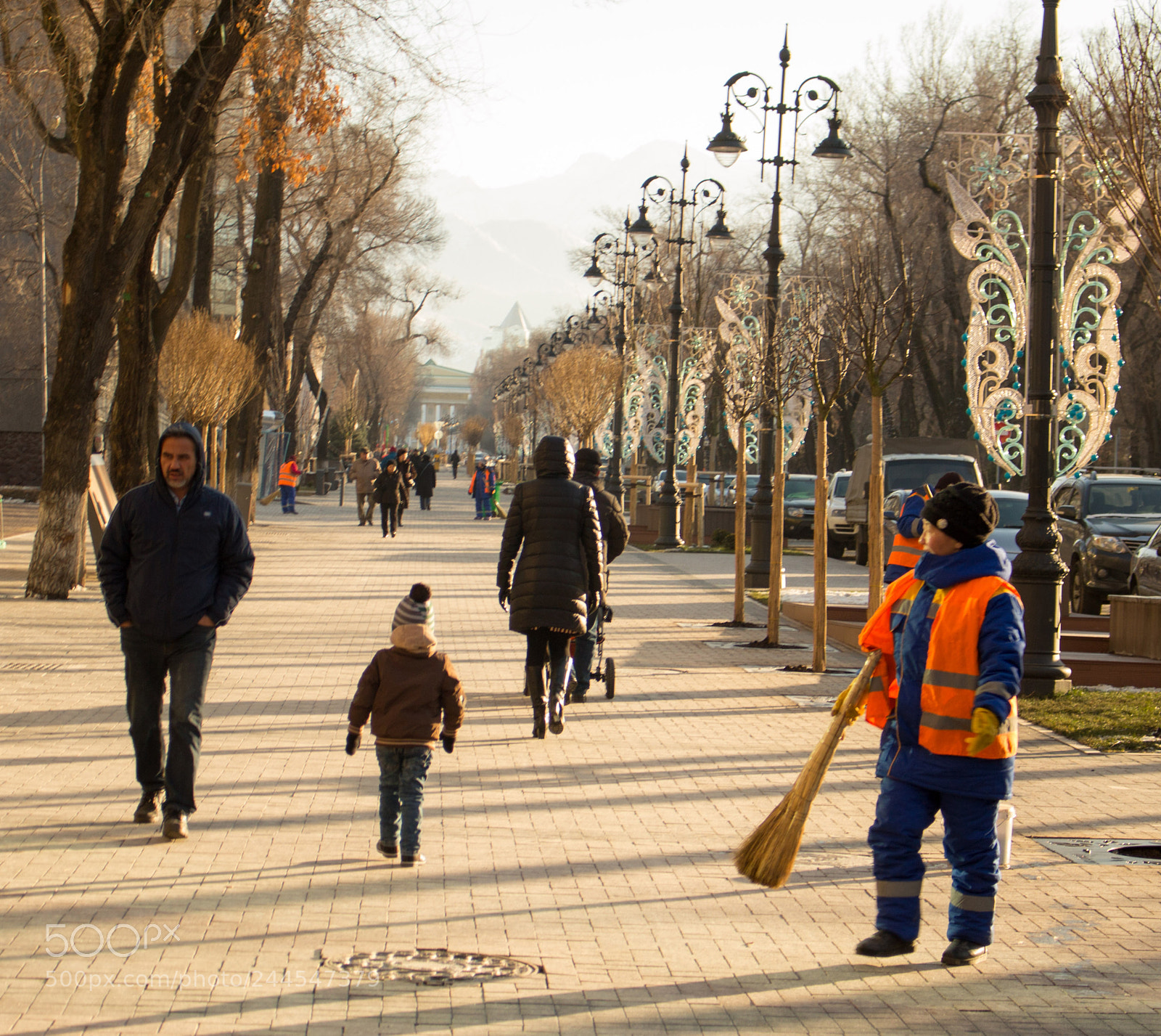 Canon EOS 100D (EOS Rebel SL1 / EOS Kiss X7) sample photo. Arbat passer by man photography