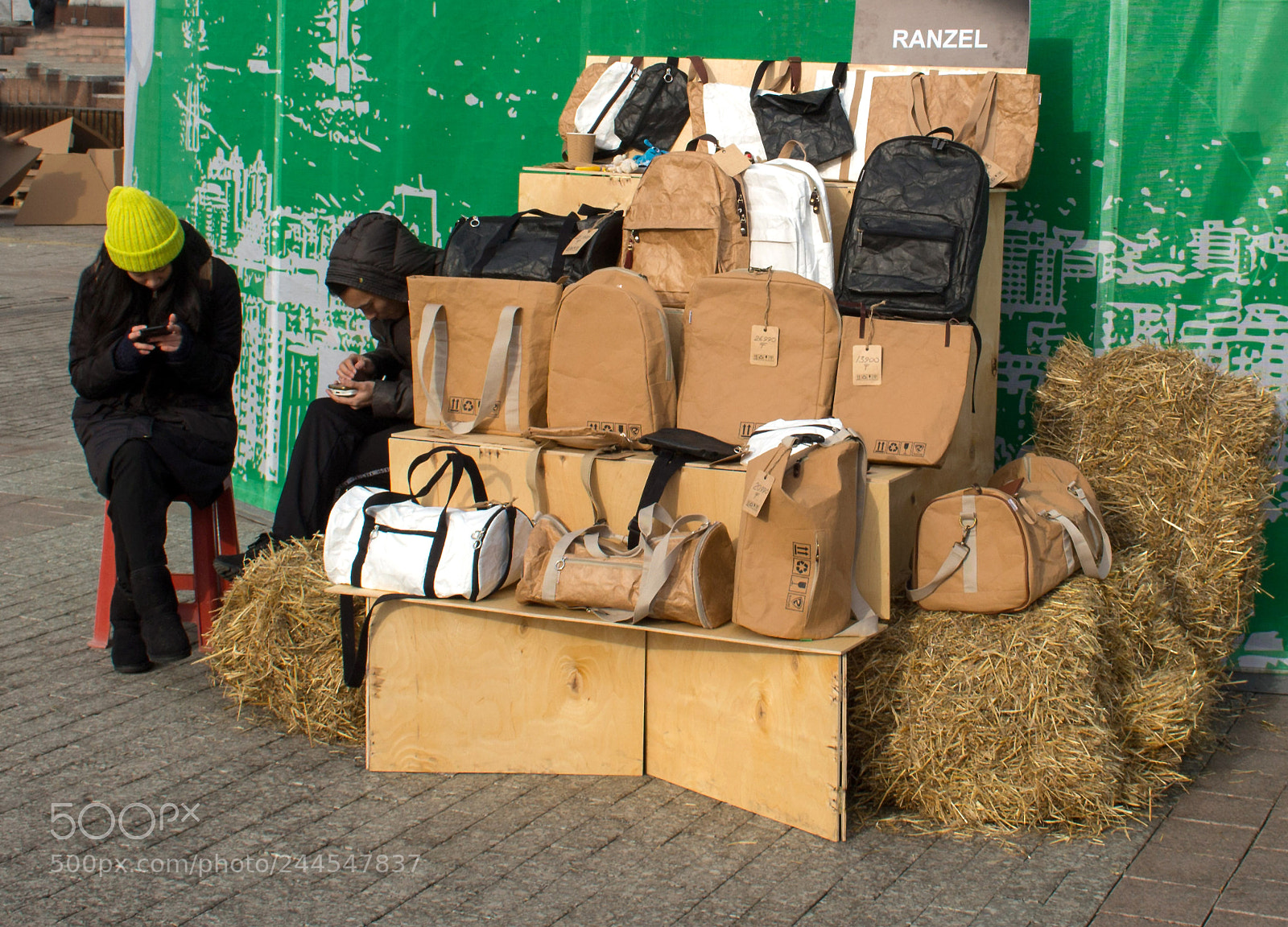 Canon EOS 100D (EOS Rebel SL1 / EOS Kiss X7) sample photo. Bags sellers photography
