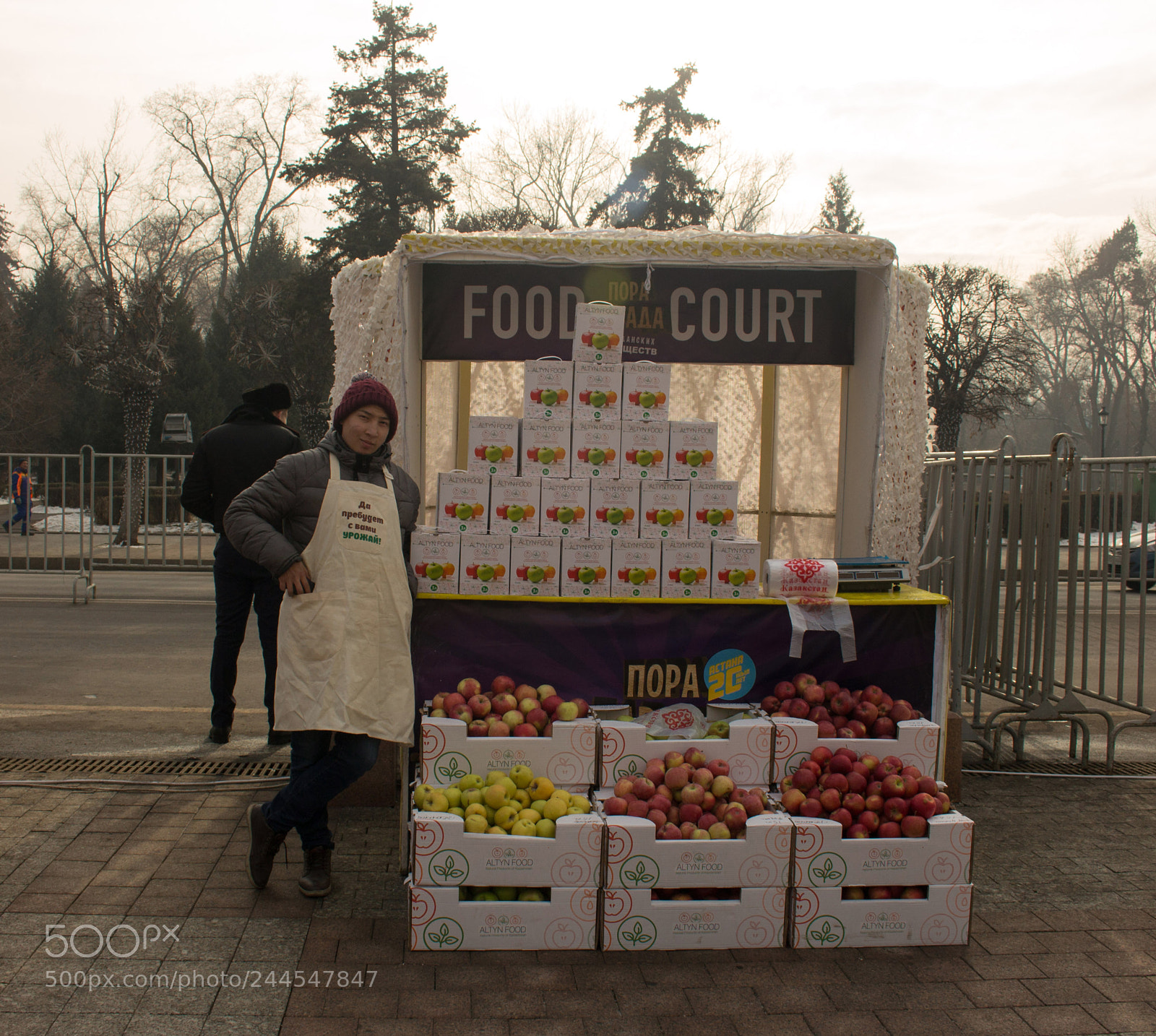 Canon EOS 100D (EOS Rebel SL1 / EOS Kiss X7) sample photo. Greengrocer photography