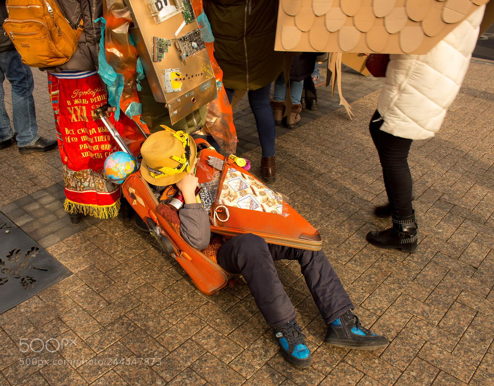 Canon EOS 100D (EOS Rebel SL1 / EOS Kiss X7) sample photo. Strange homeless photography