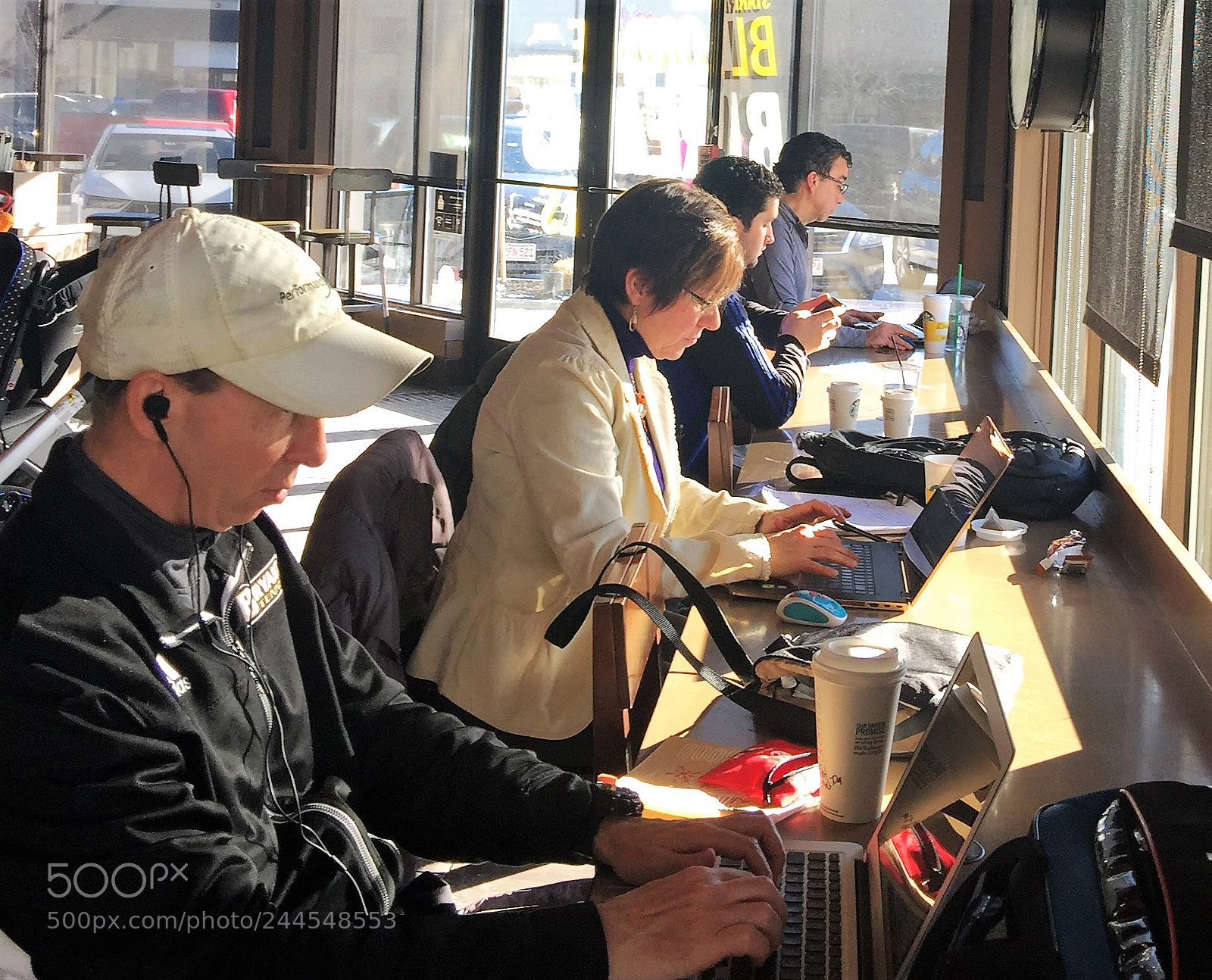 Apple iPhone 6 Plus sample photo. Busy people at starbucks photography